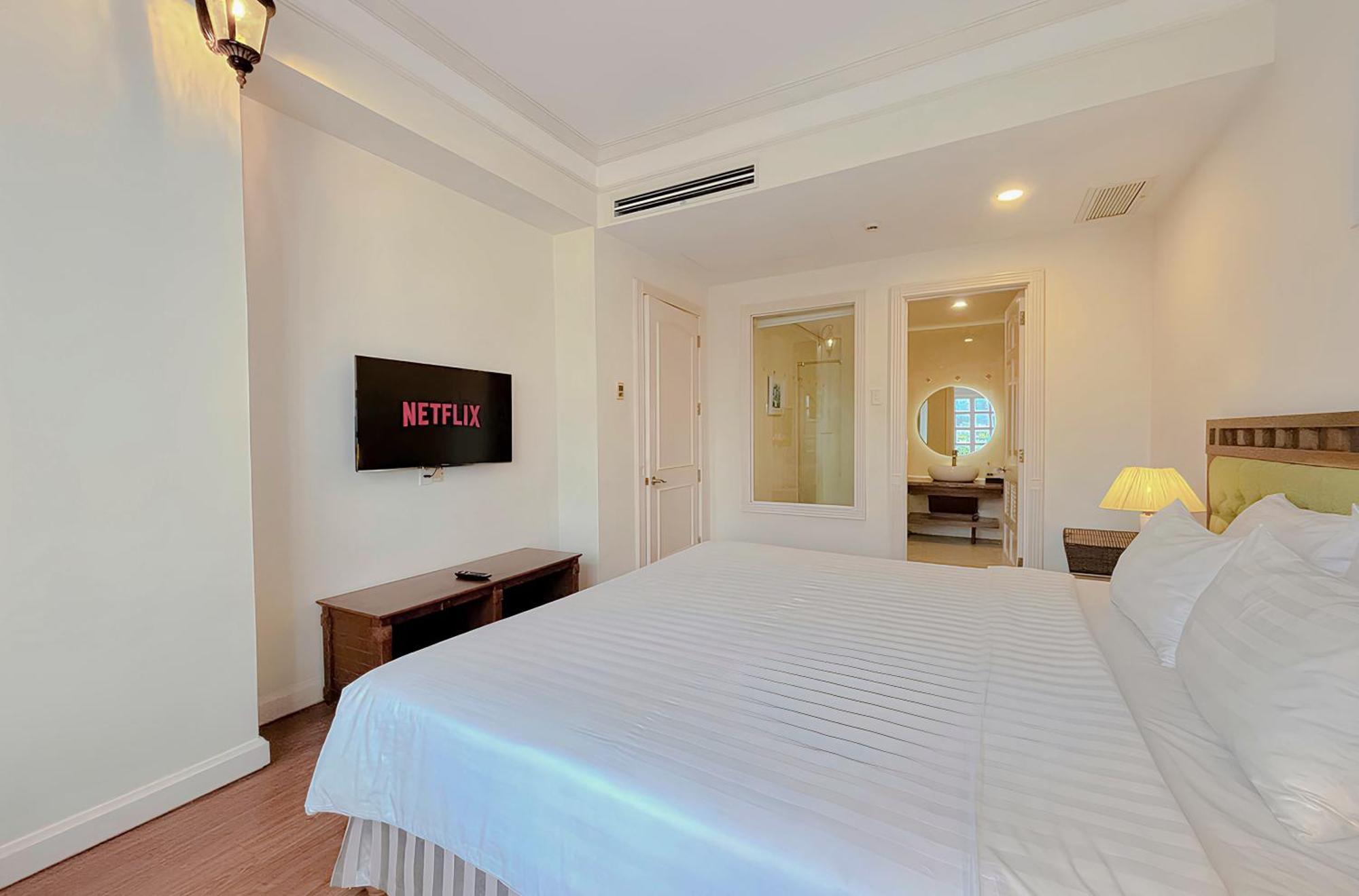 Deluxe Family Room