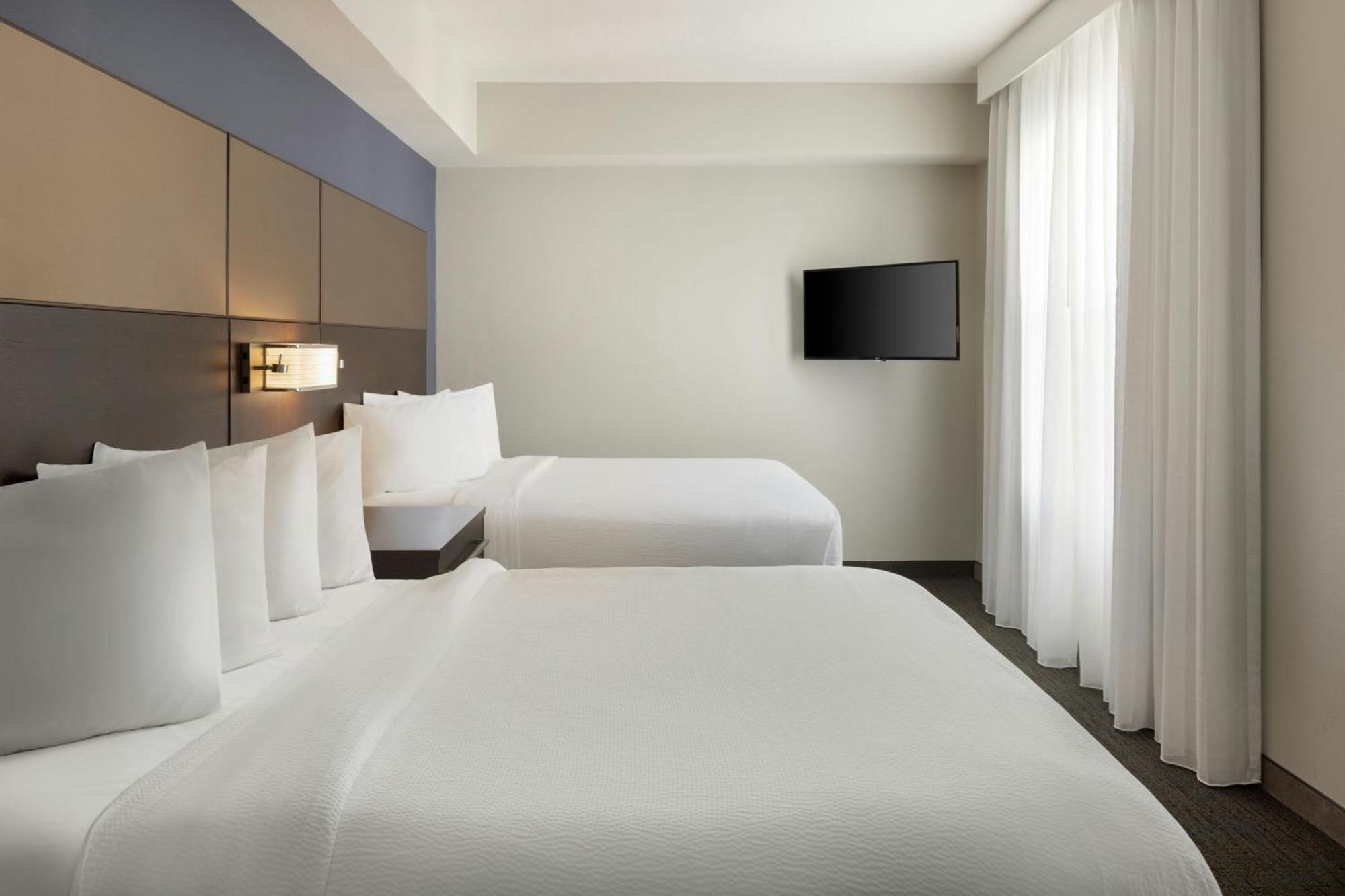 Two-Bedroom Suite One King Bed Two Queen Beds