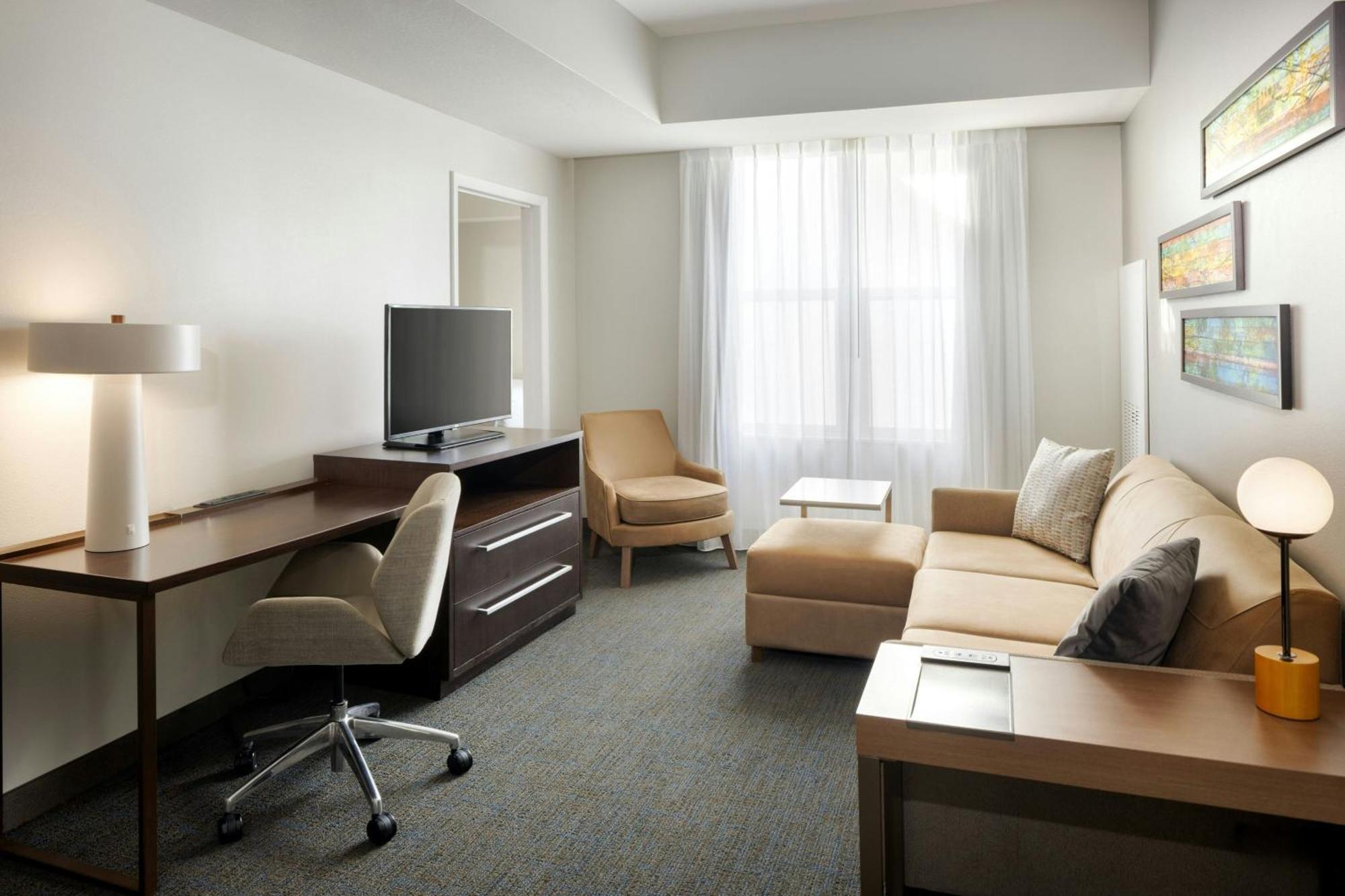 Two-Bedroom Suite One King Bed Two Queen Beds