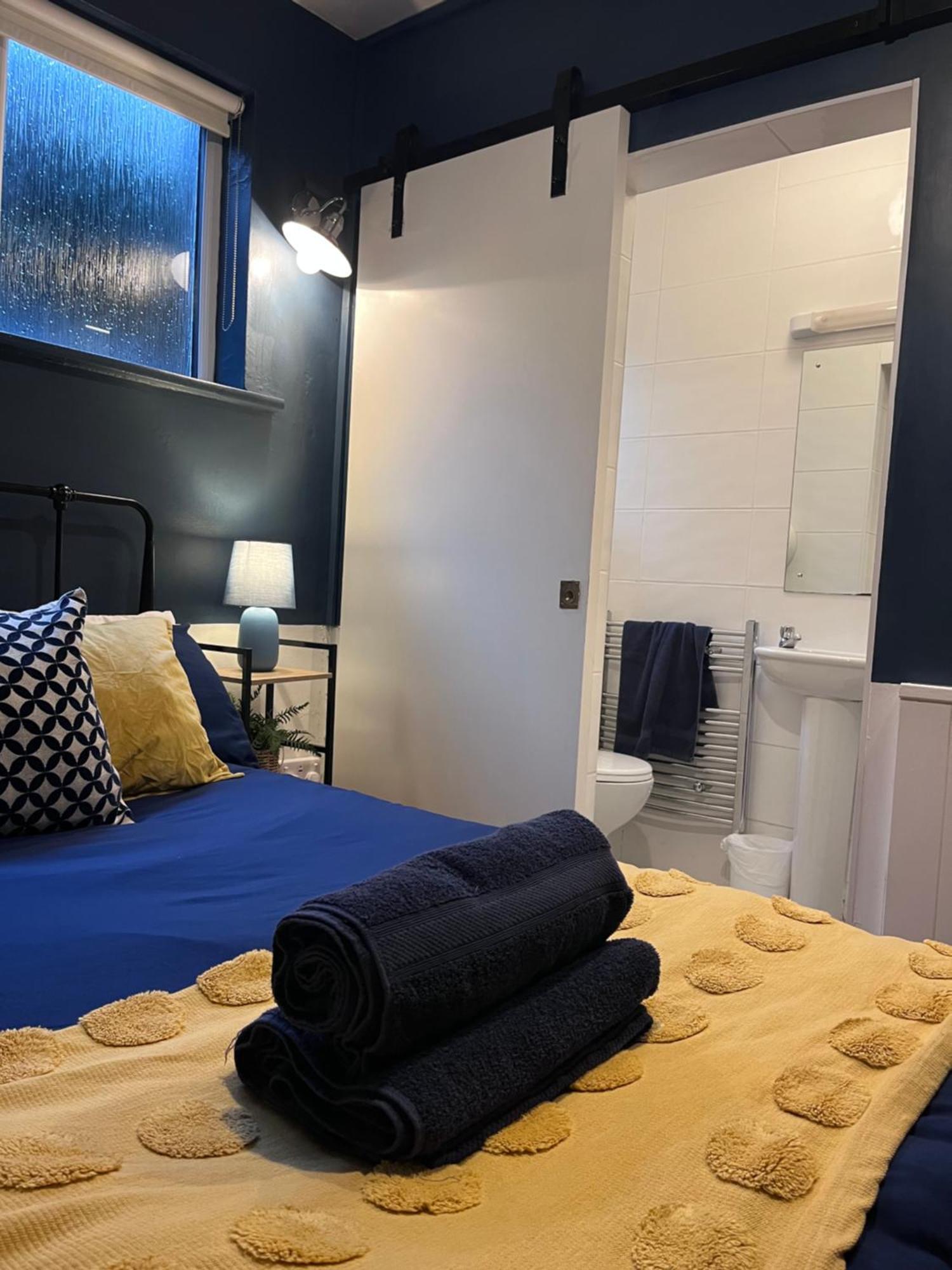Double Room Private Bathroom