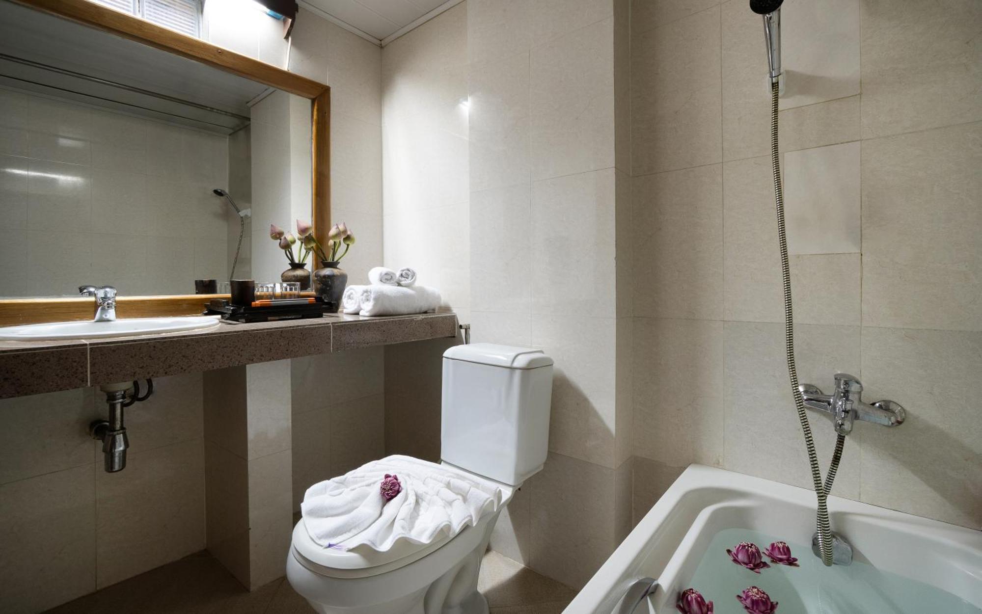Double or Twin with Bathtub - Free Pickup