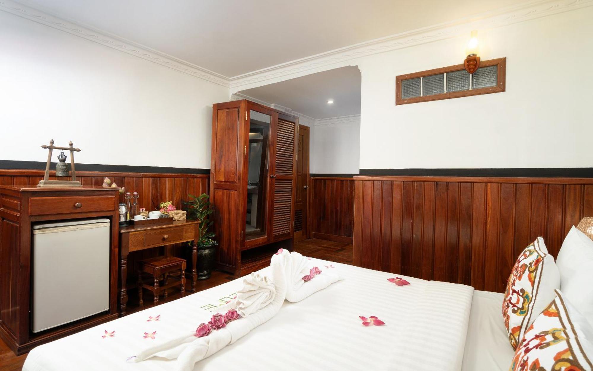 Deluxe Double or Twin Room Pickup