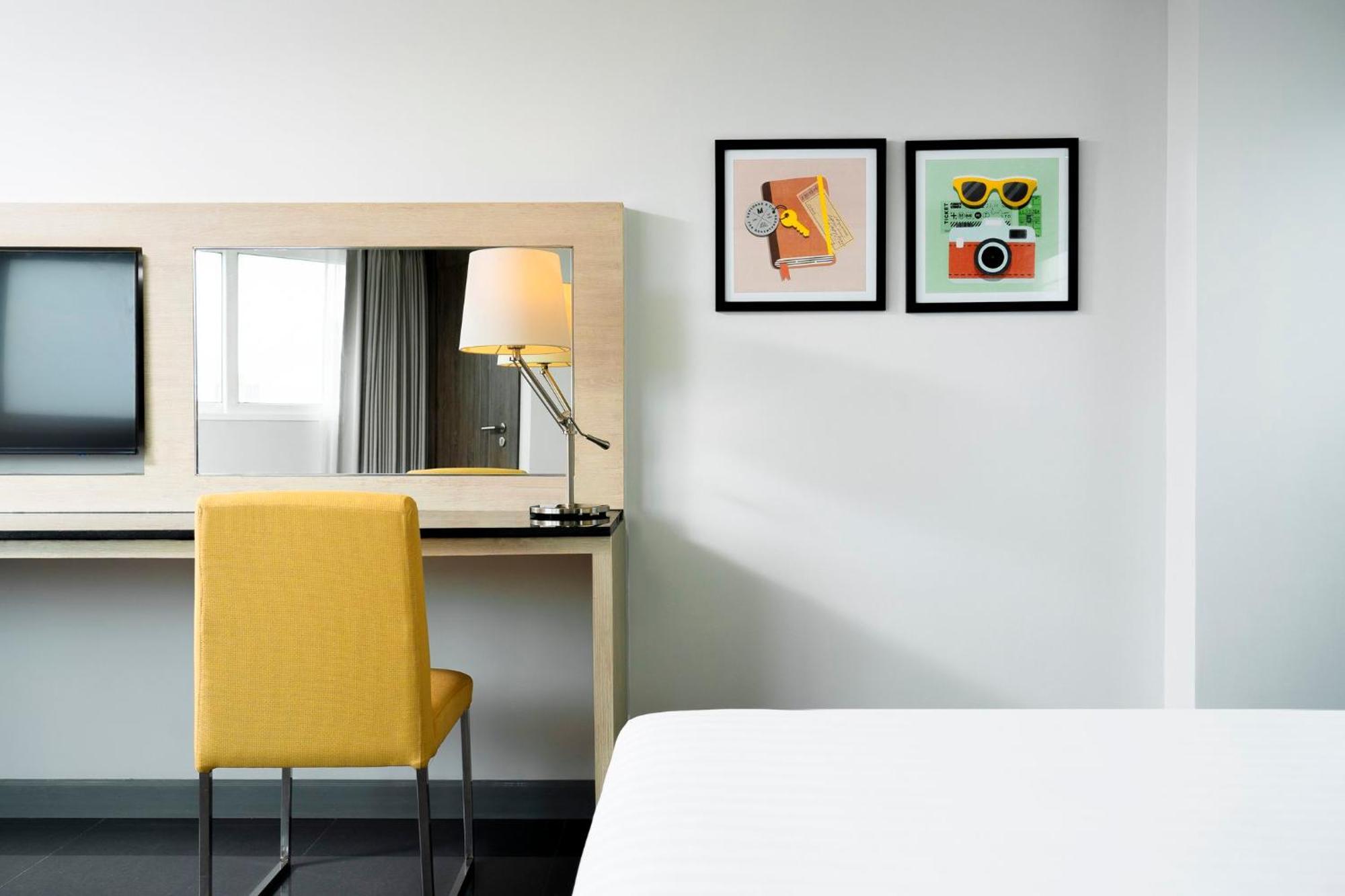 Standard Queen Room Accessible