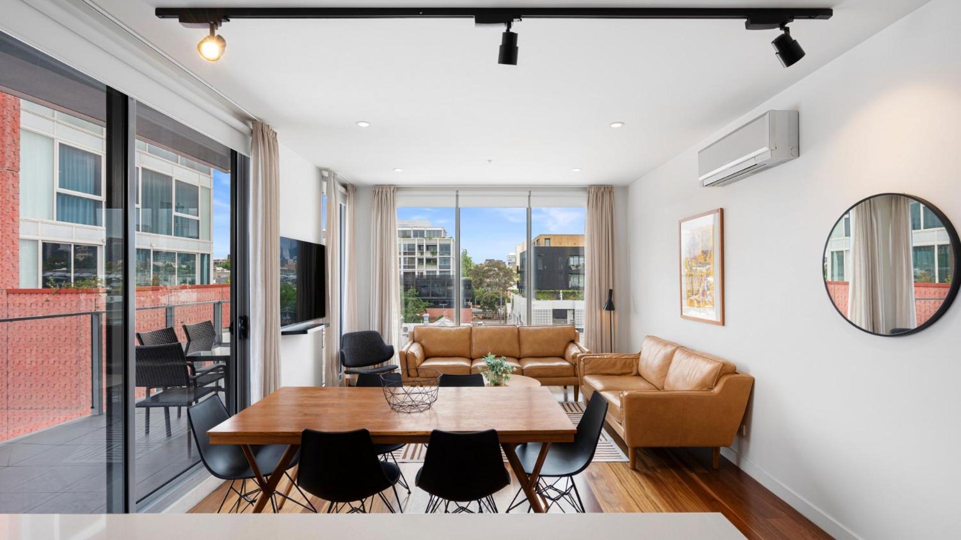 Deluxe Two-Bedroom Apartment City View