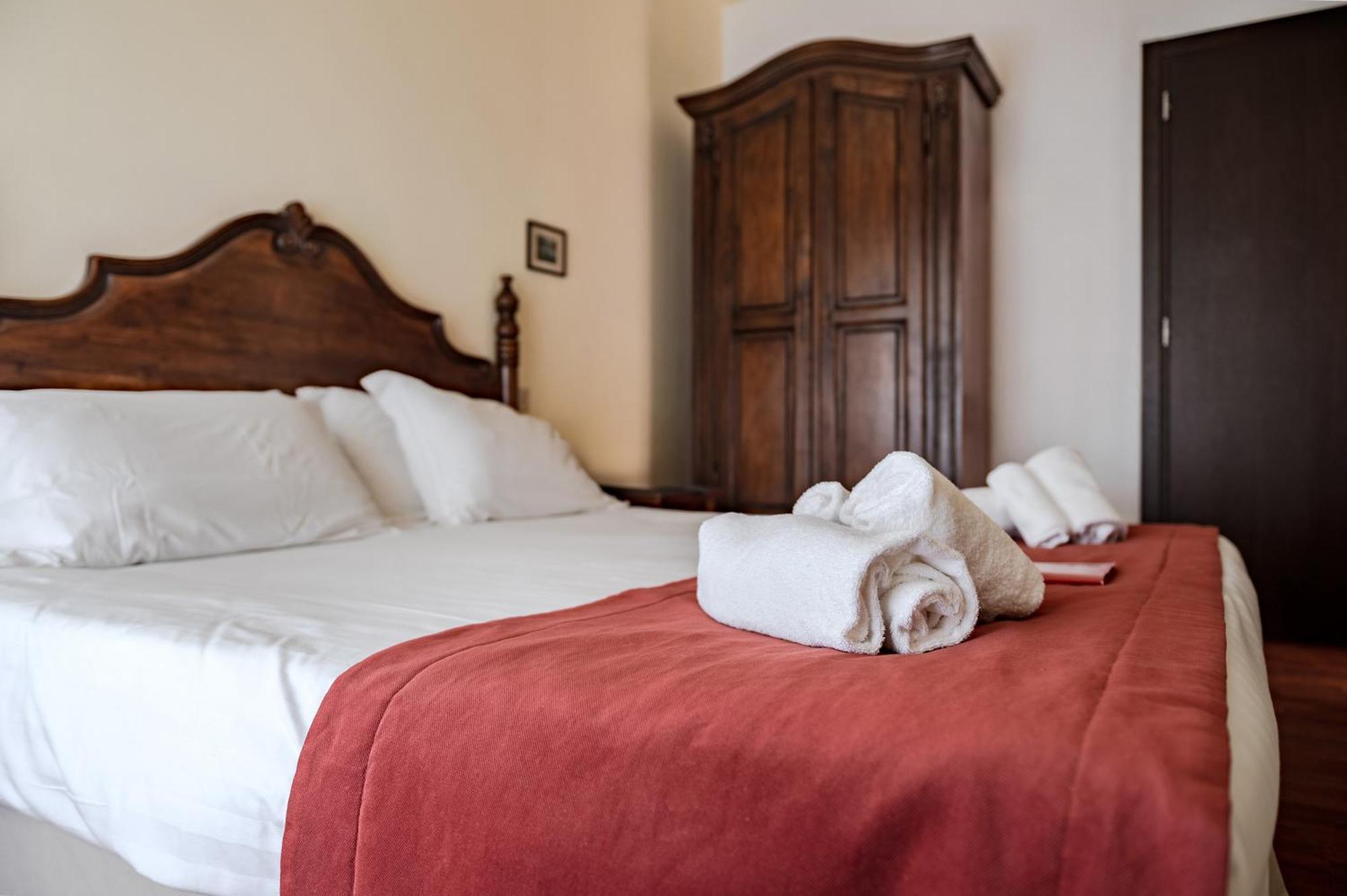 Double or Twin Room Side Sea View