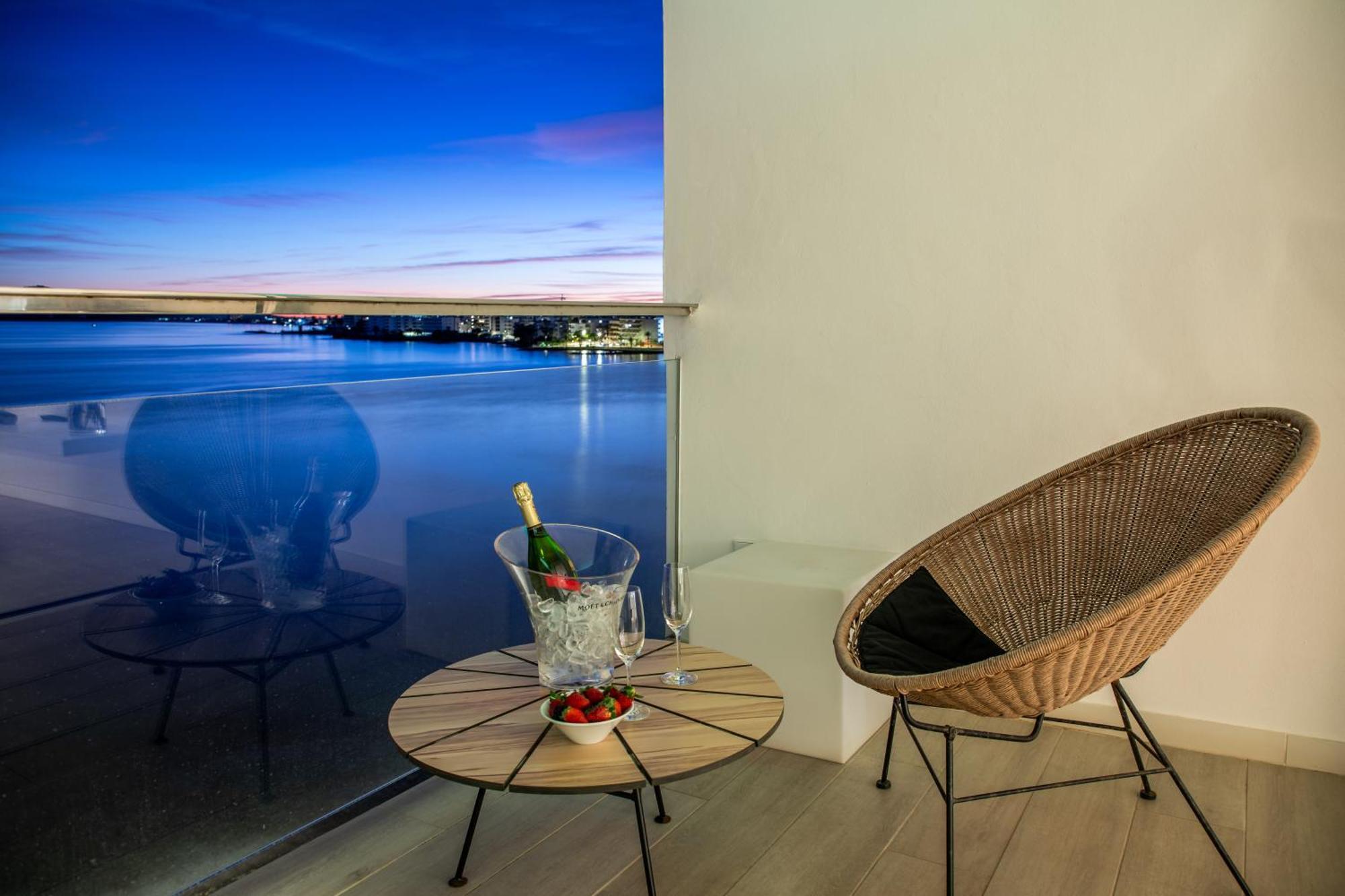 Studio Apartment Sea View Higher Floors