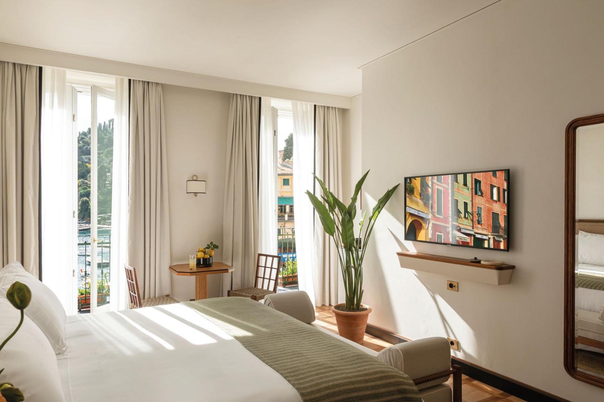 Suite with Balcony and Sea View,1743044420:JPEG