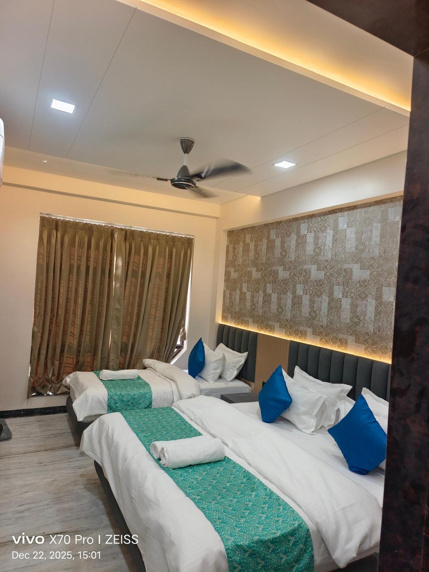Deluxe Triple Room Newly Renovated pick drop to Shirdi Railway Station