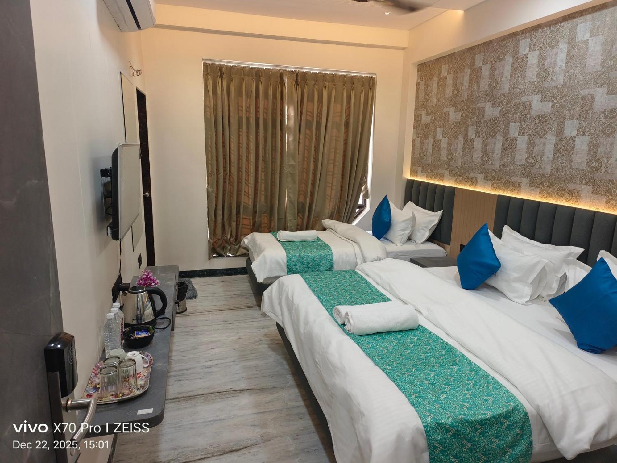 Deluxe Triple Room Newly Renovated pick drop to Shirdi Railway Station
