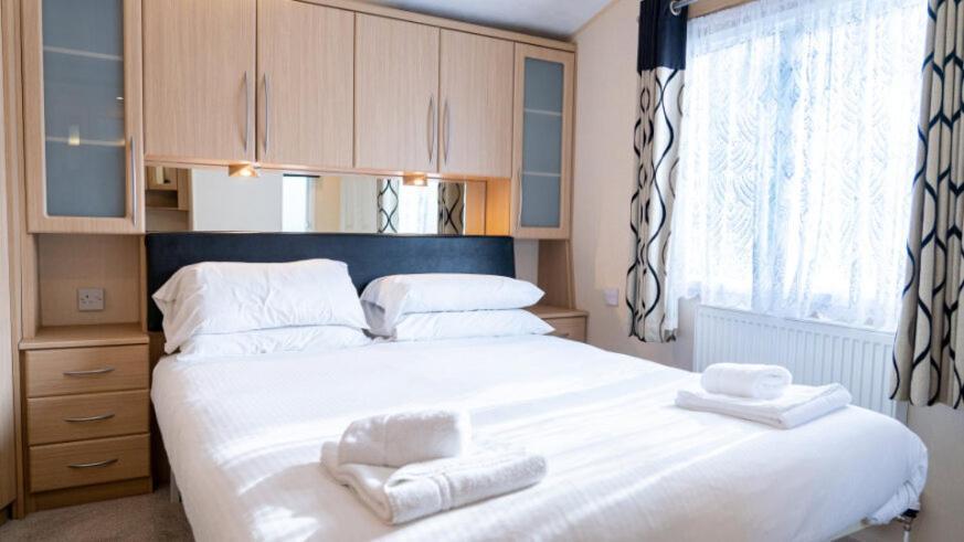 Superior Plus 2 Bedroom Caravan No Dogs Allowed