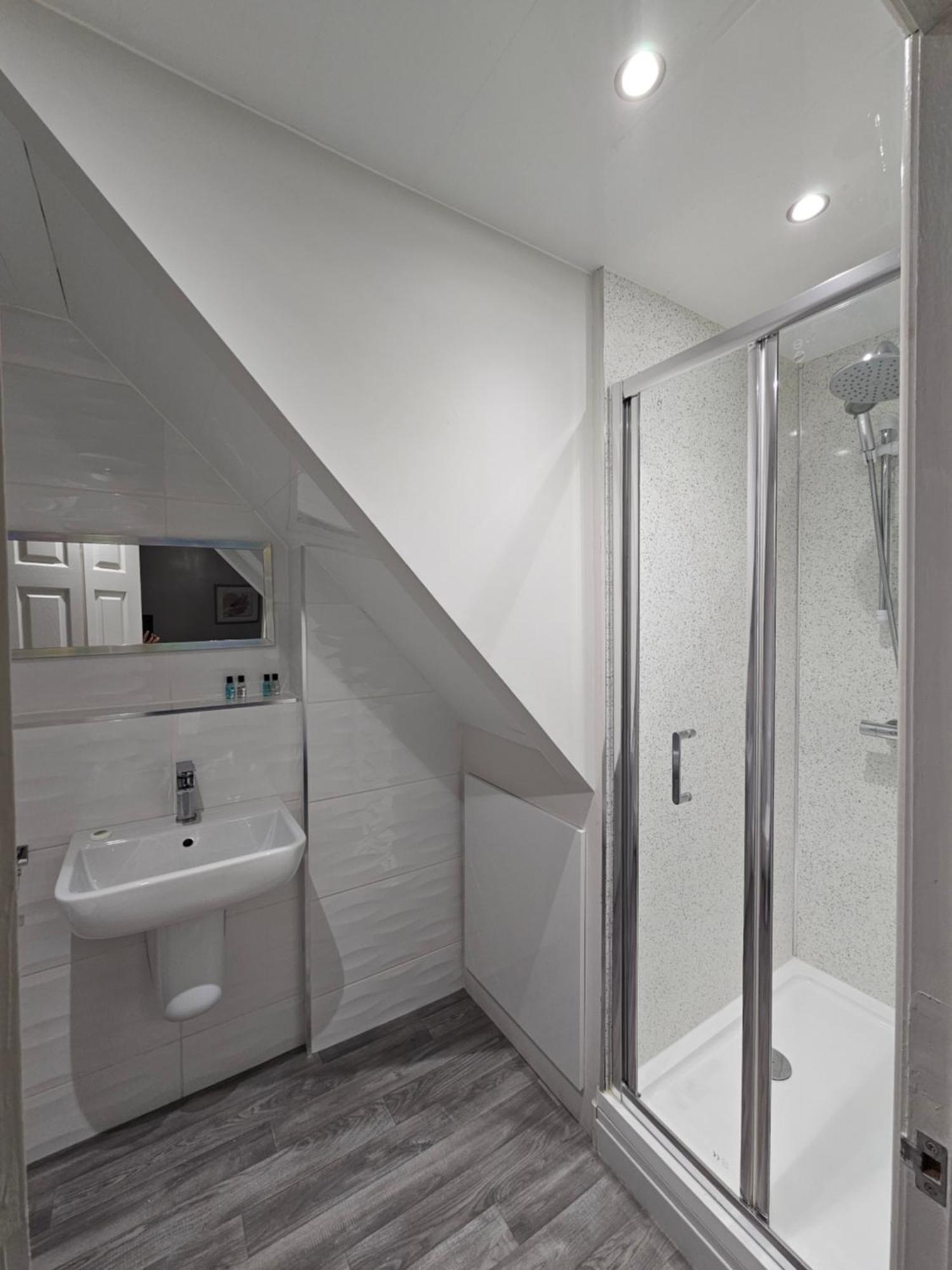 Room 5 First Floor En-suite Twin or Double Room