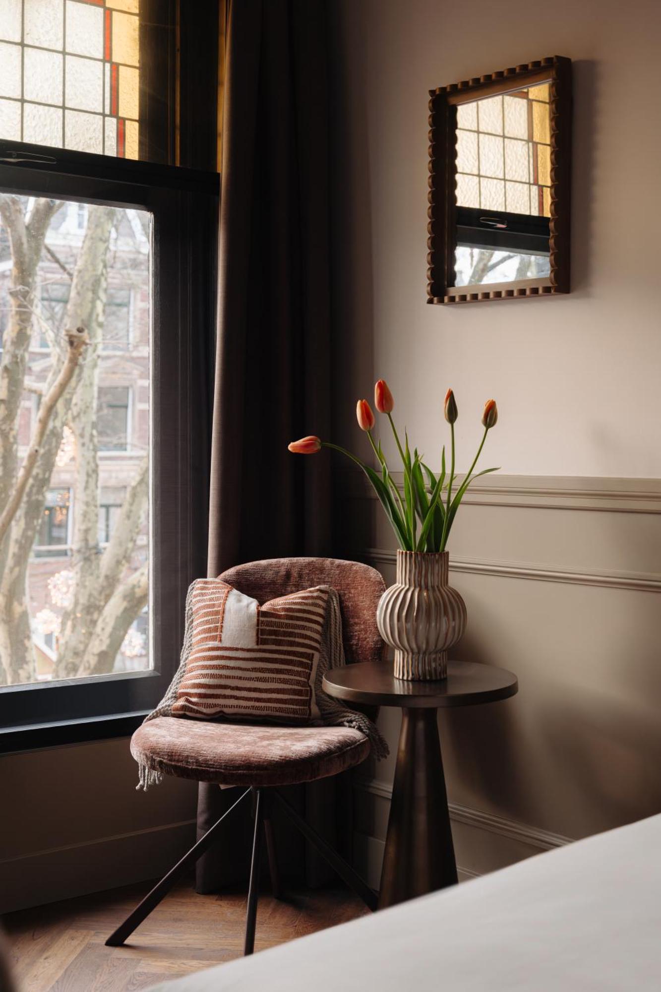Comfy Double View on Square
