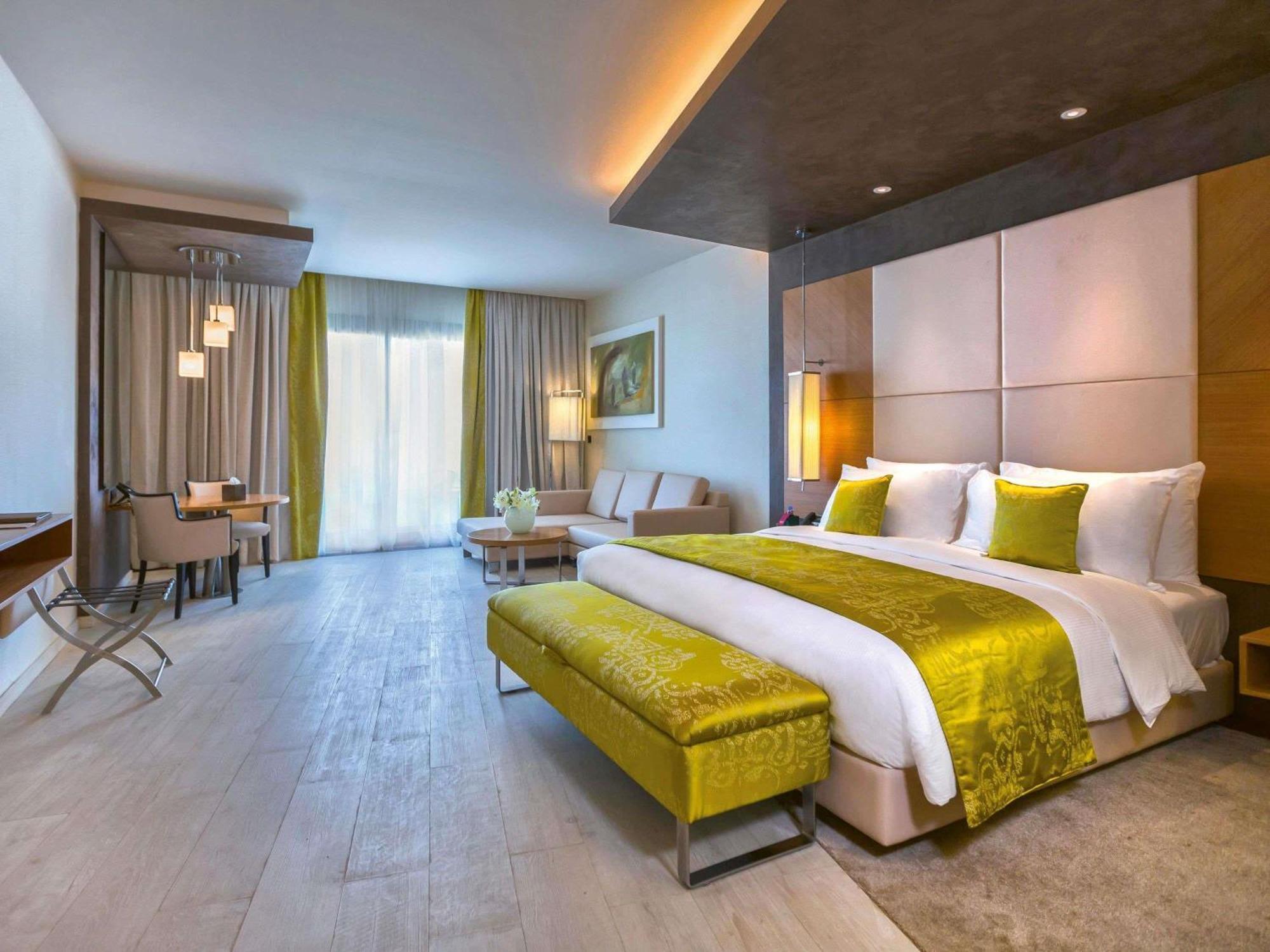 Superior King Room Lake View