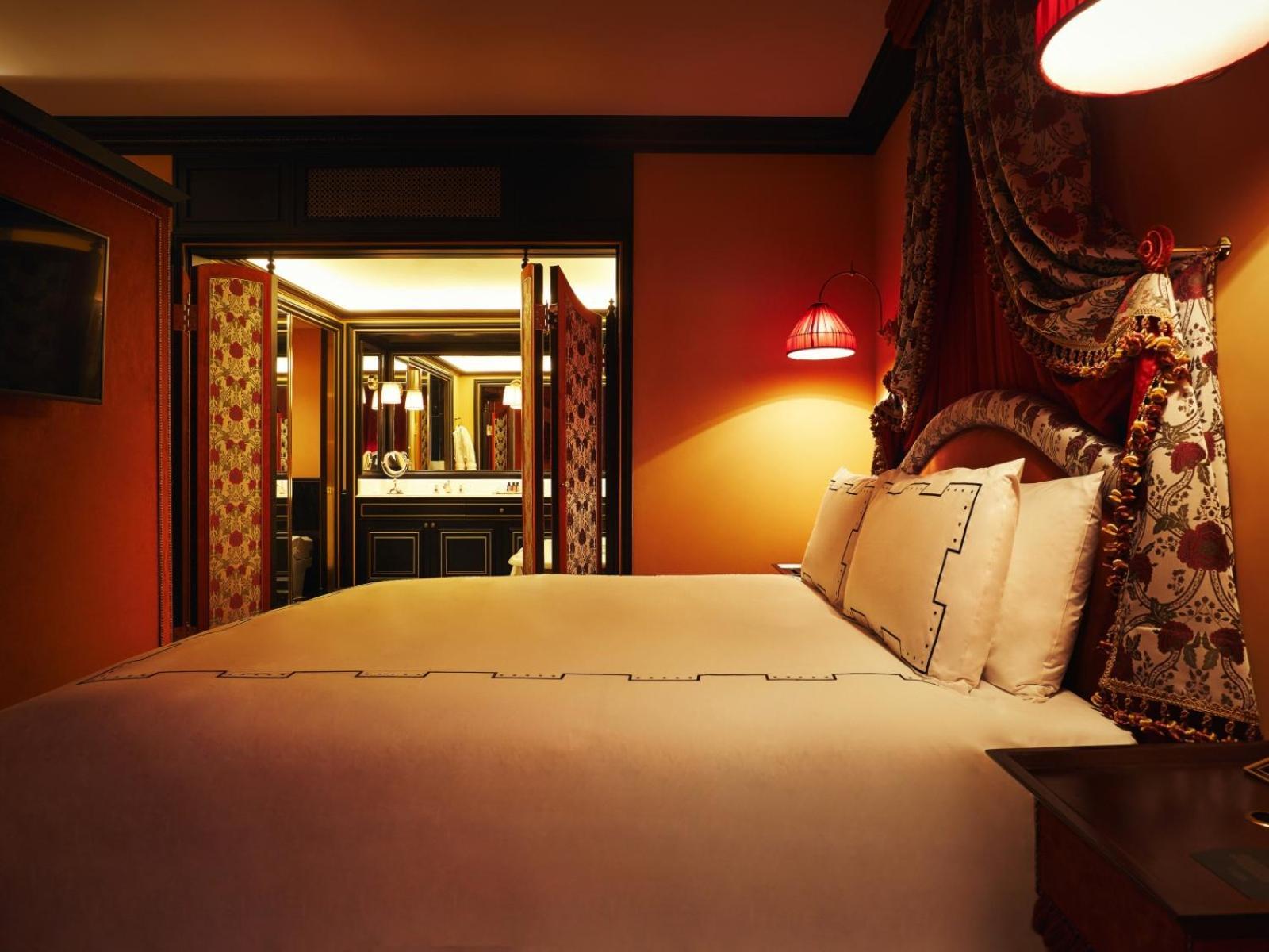 Amour King Room City View