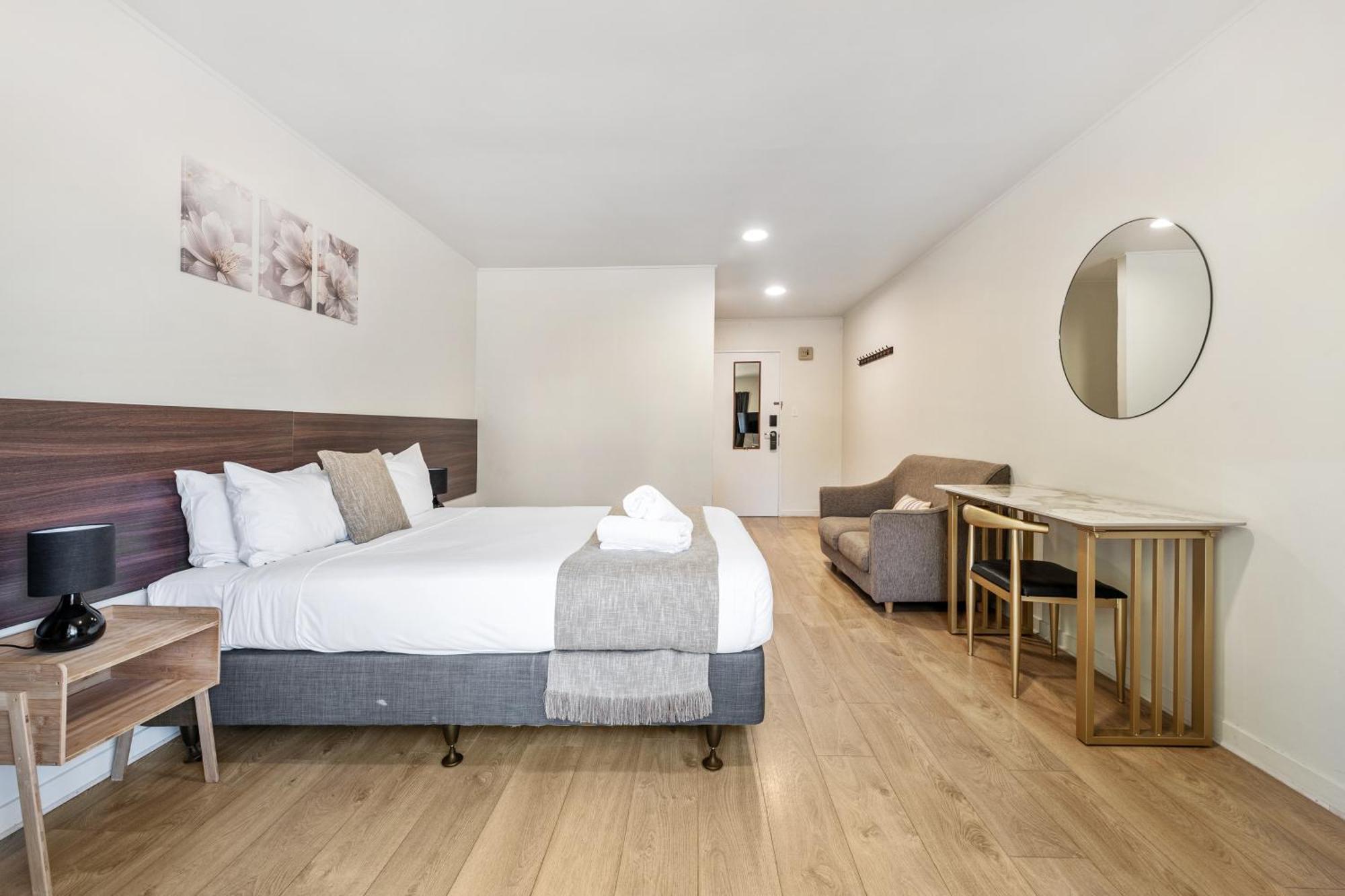 Standard Queen Room