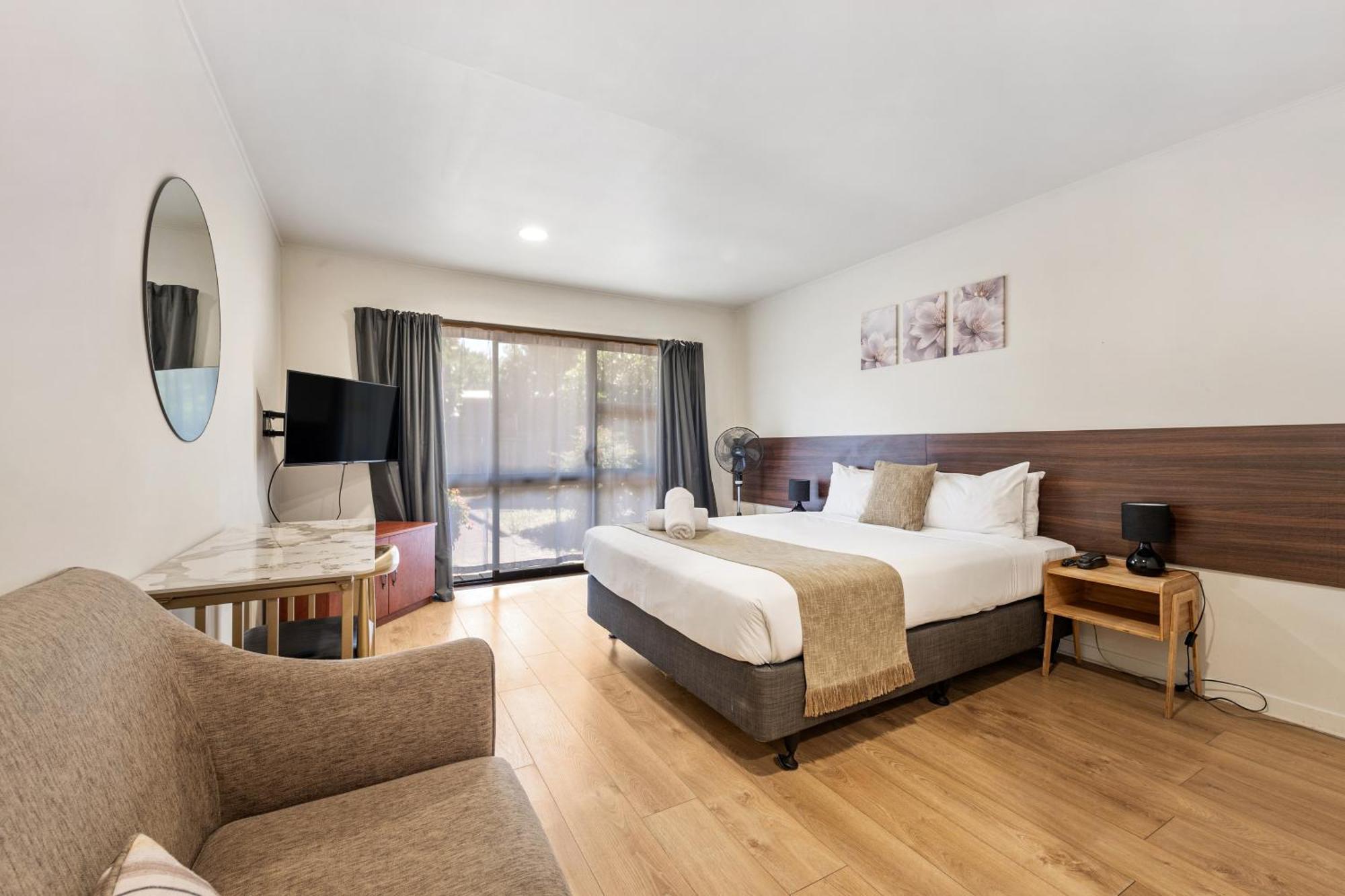 Standard Queen Room
