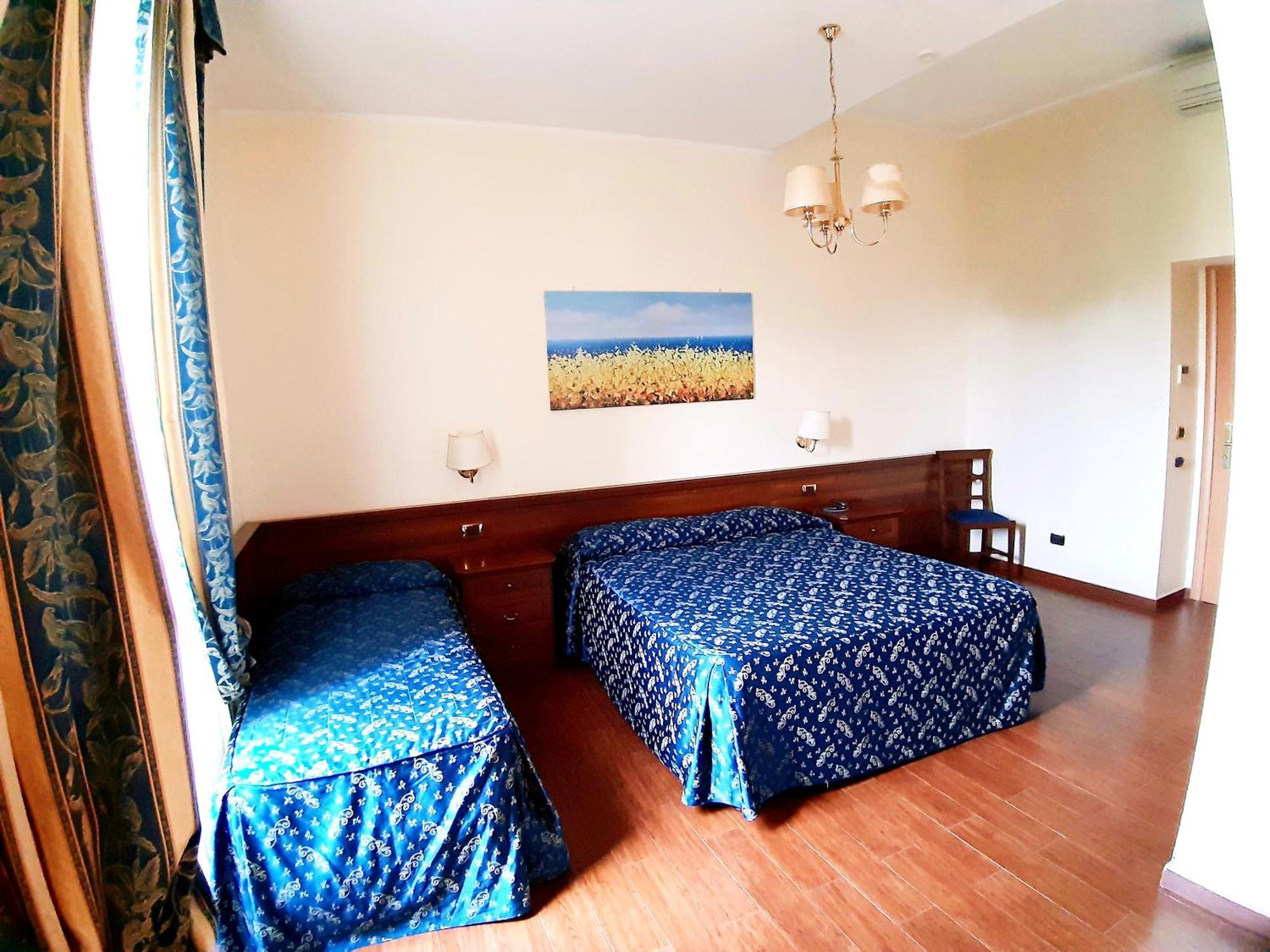 Double or Twin Room Private Bathroom