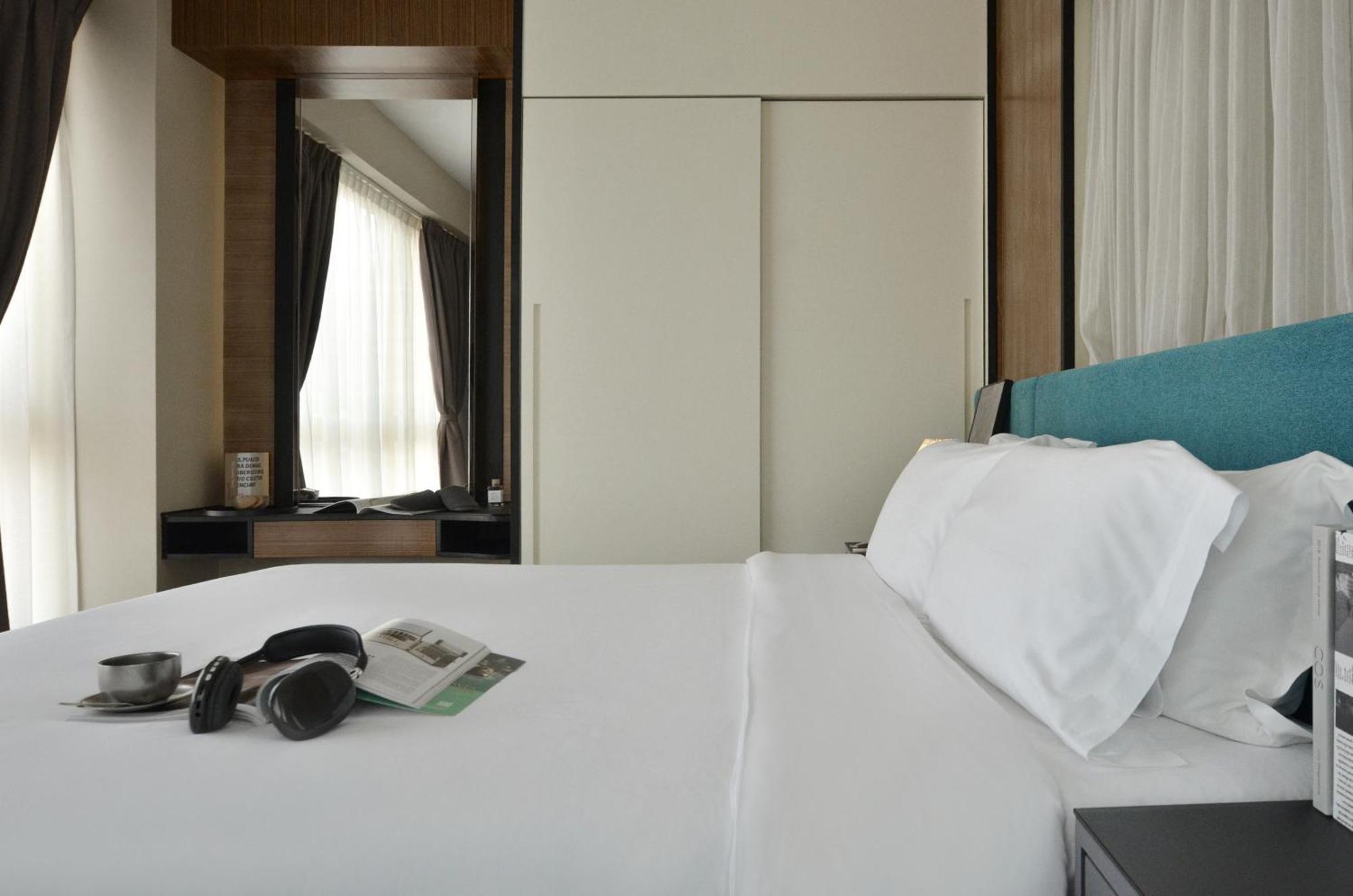 Premier Harbourview Suite