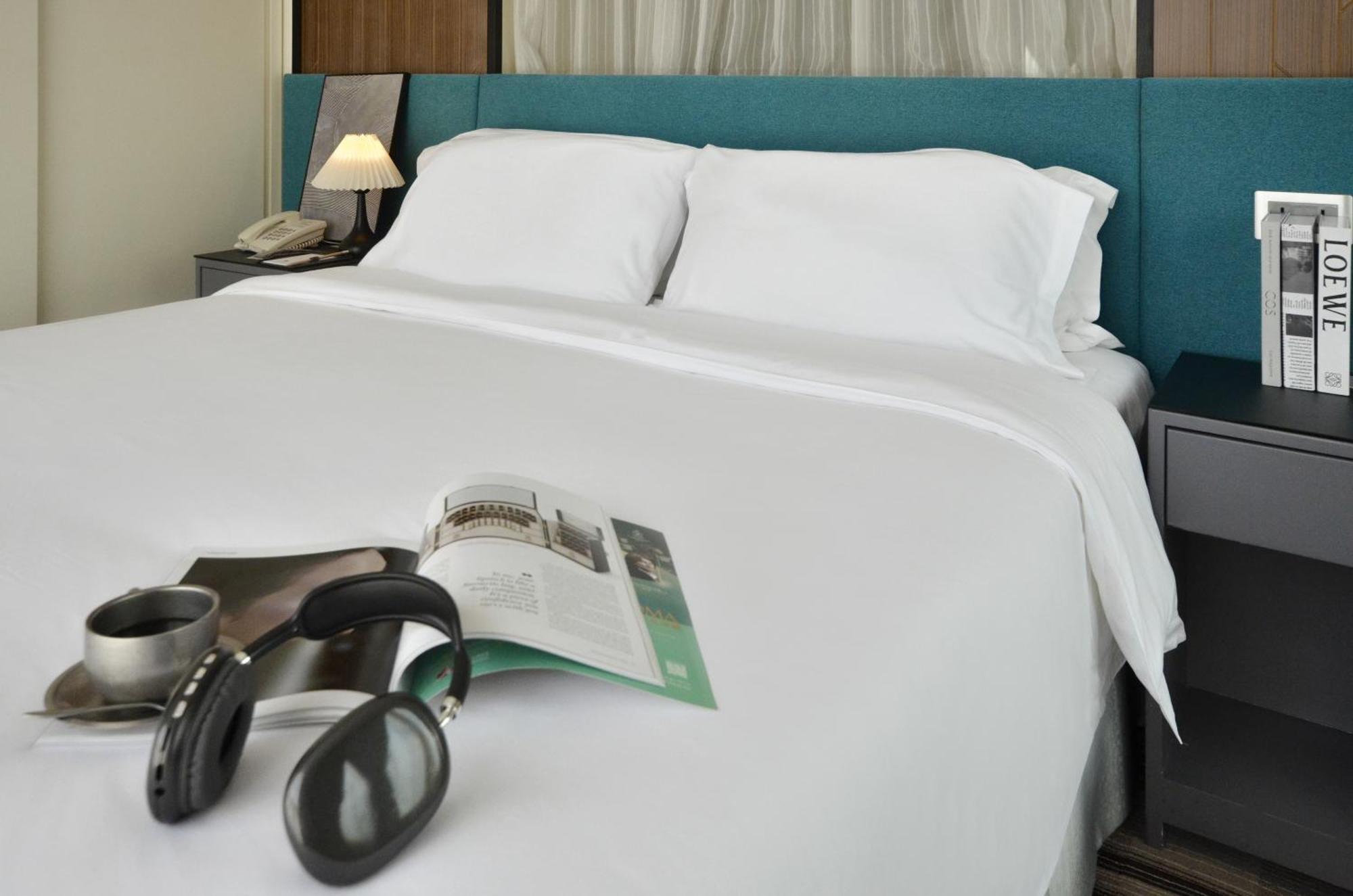 Premier Harbourview Suite