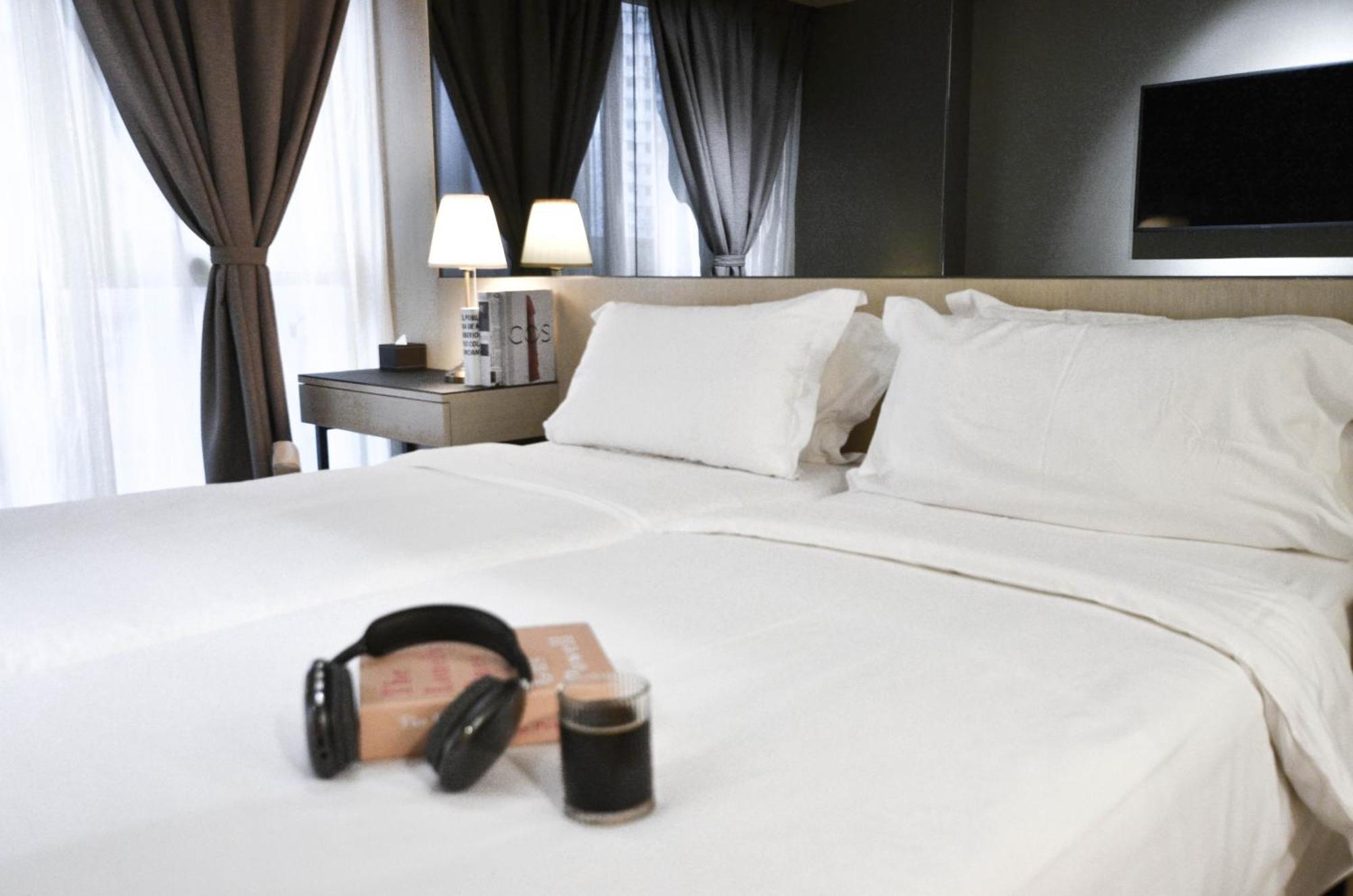 Superior Corner Room