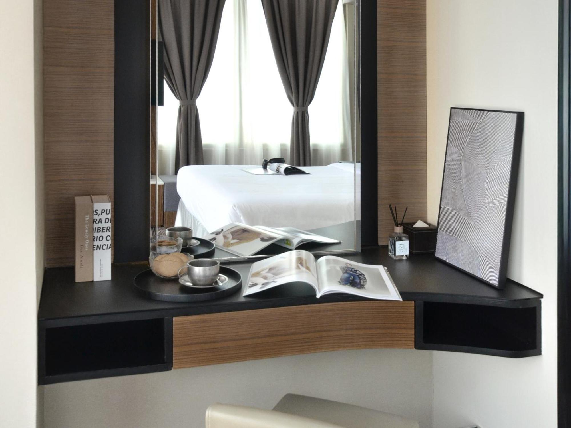 Premier Harbourview Suite