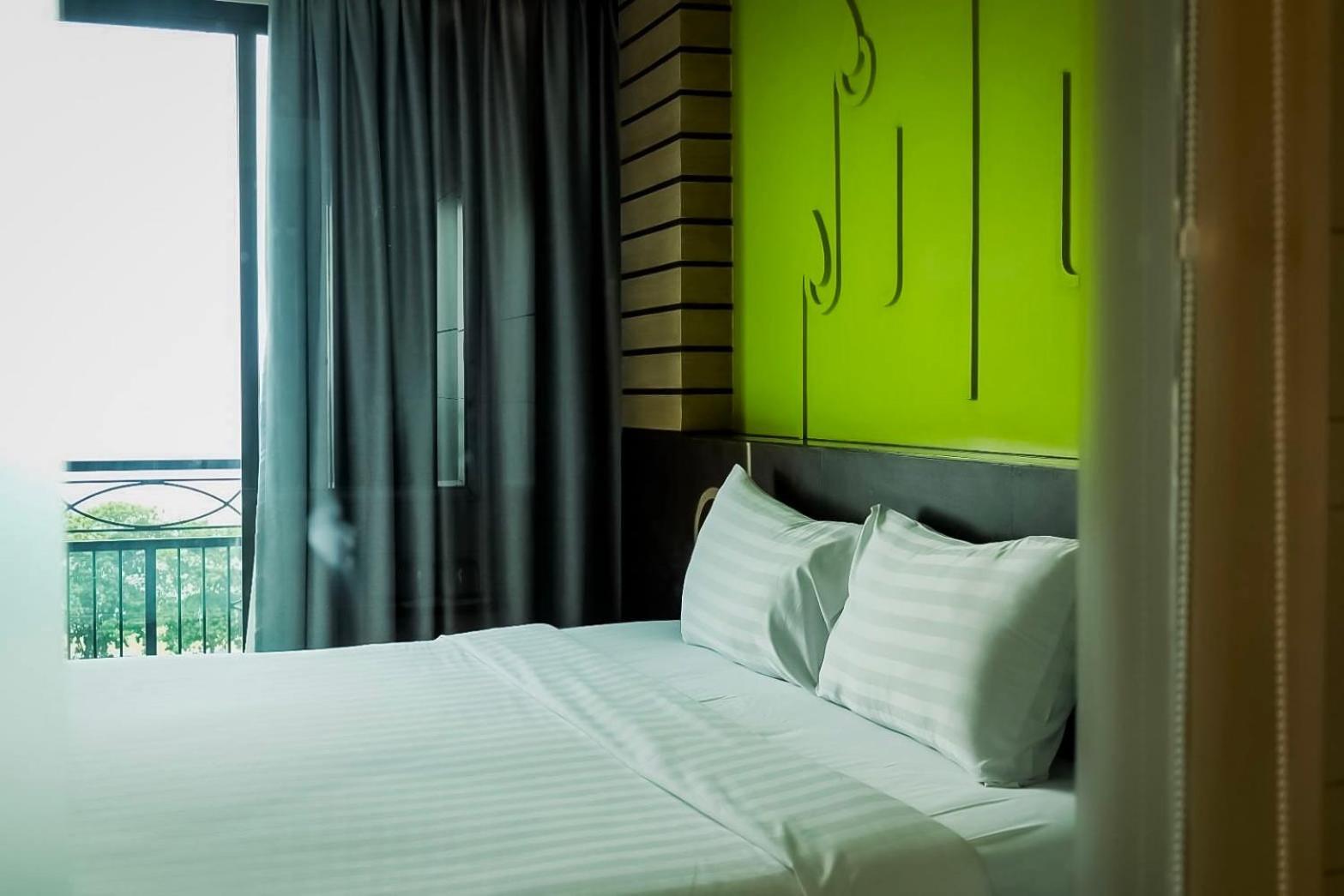 Deluxe Seaview
