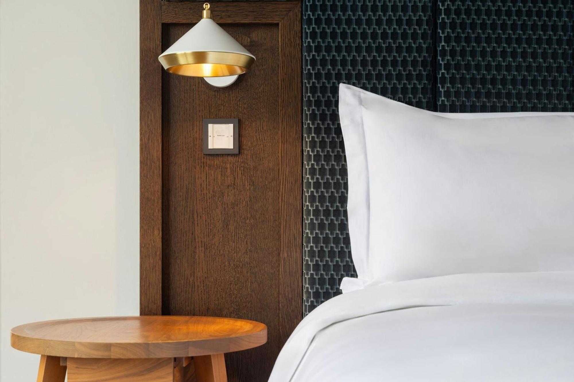 Suíte de 2 Quartos com 1 Cama King-size e 1 de Casal