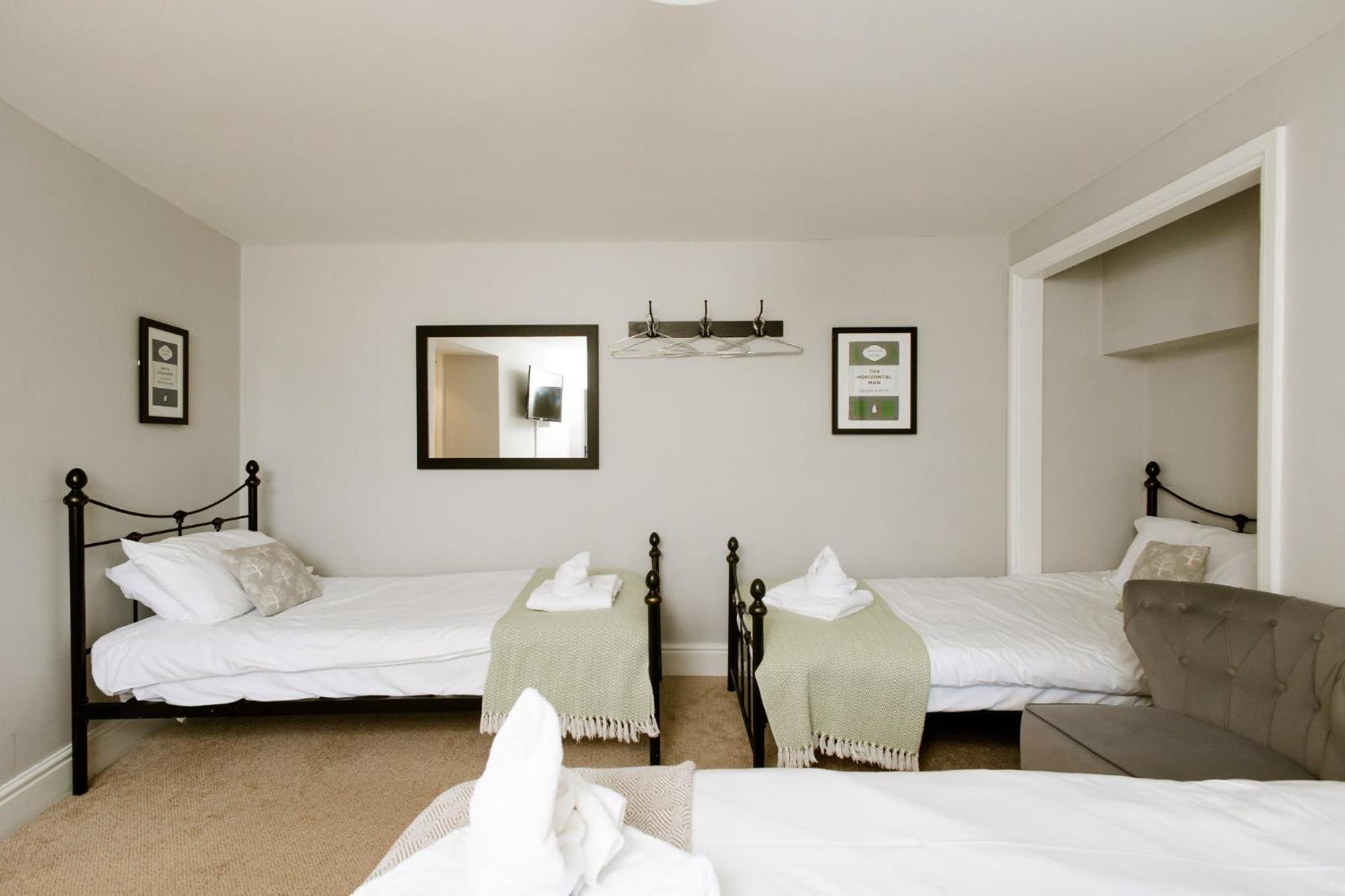 Family Room,1743204966:JPEG