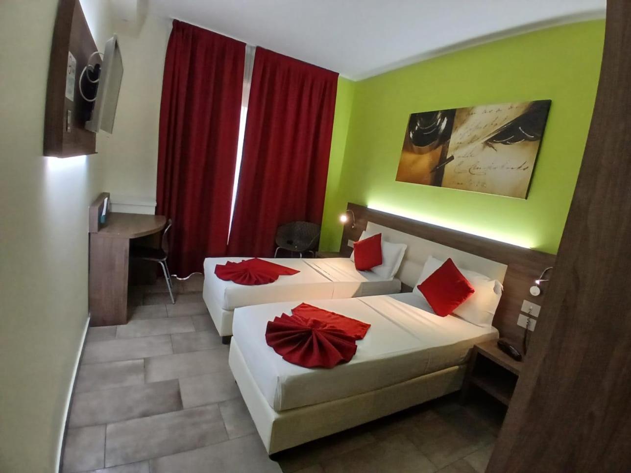 Standard Twin Room