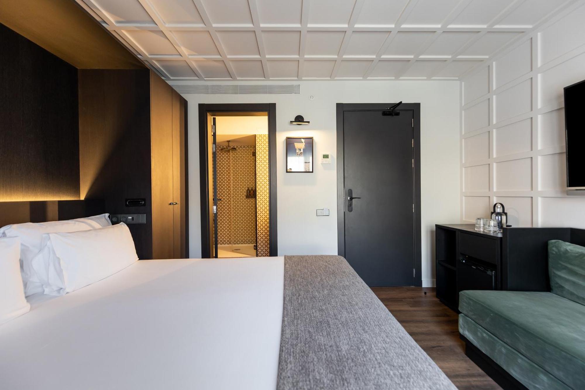 Superior Double Room Ramblas view