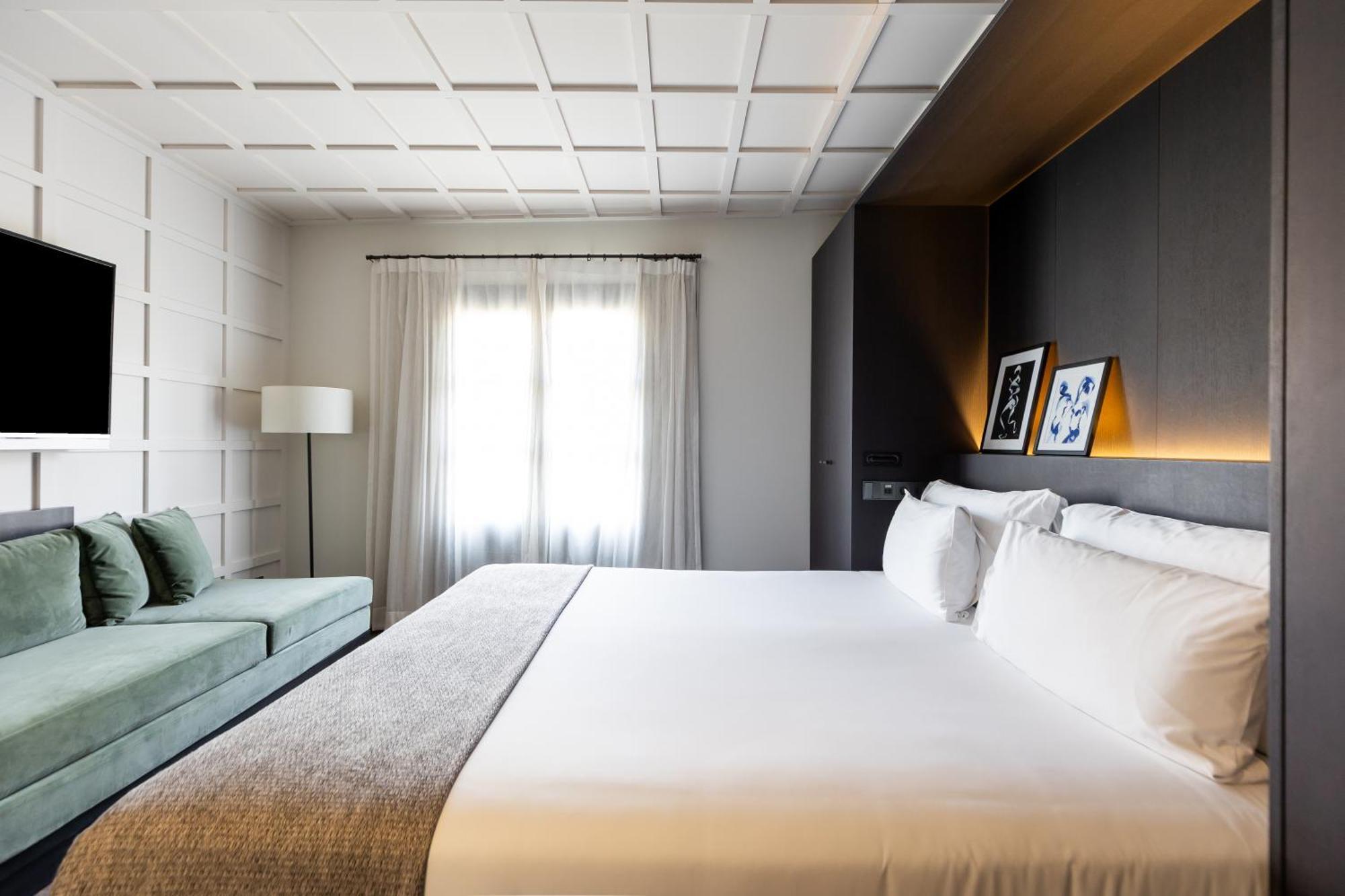 Superior Double Room Ramblas view