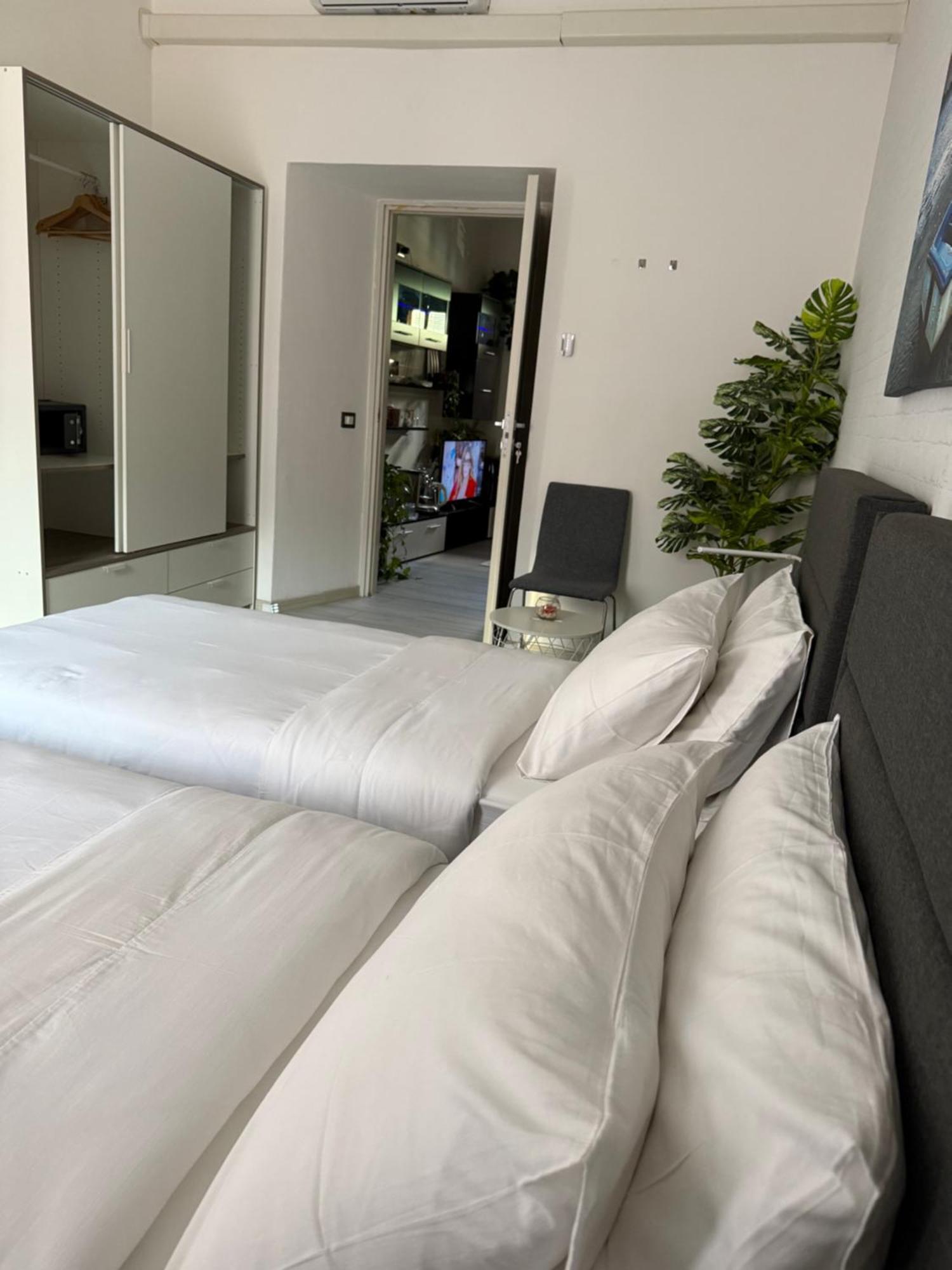 Twin Room Private External Bathroom