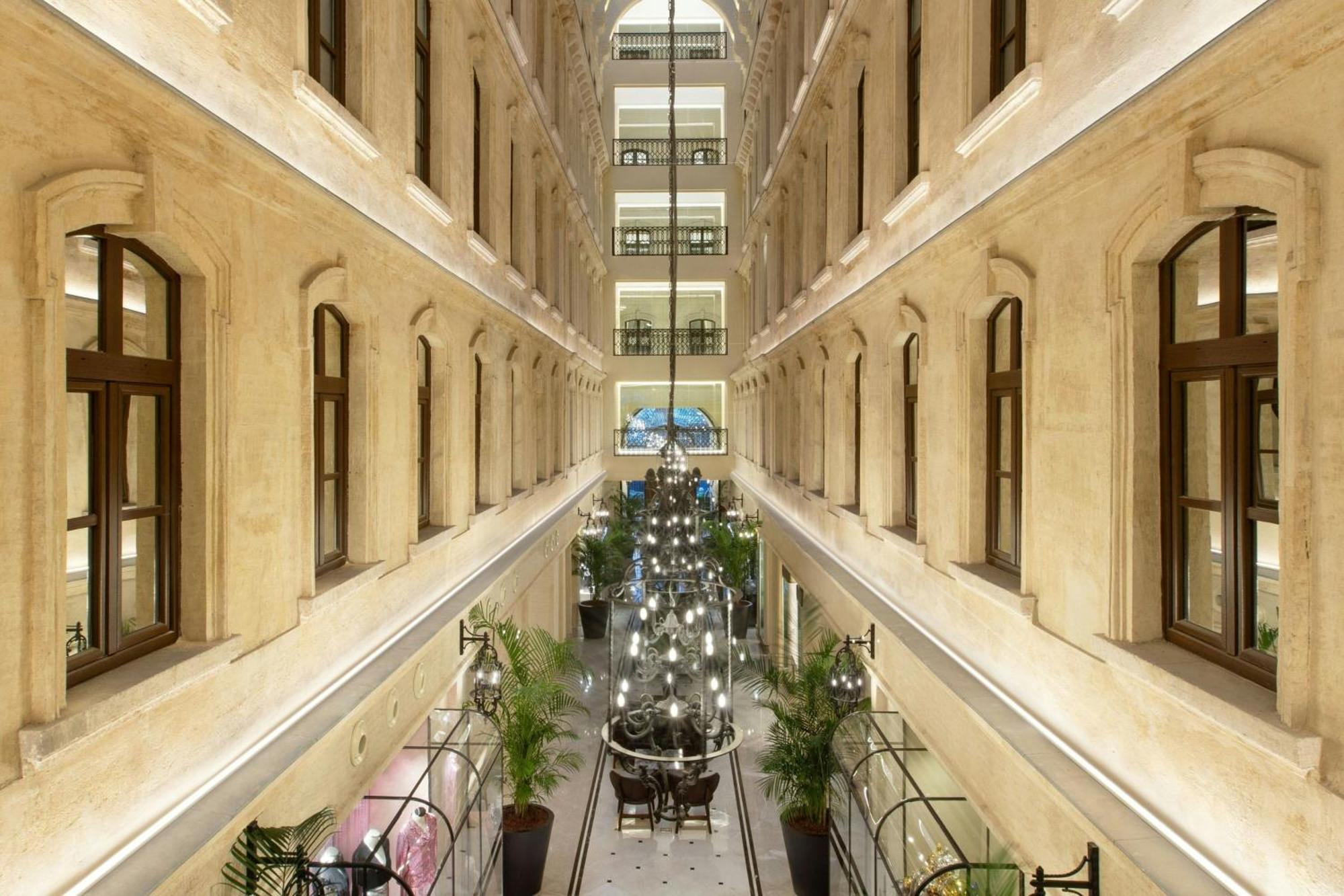 Deluxe Atrium King Room