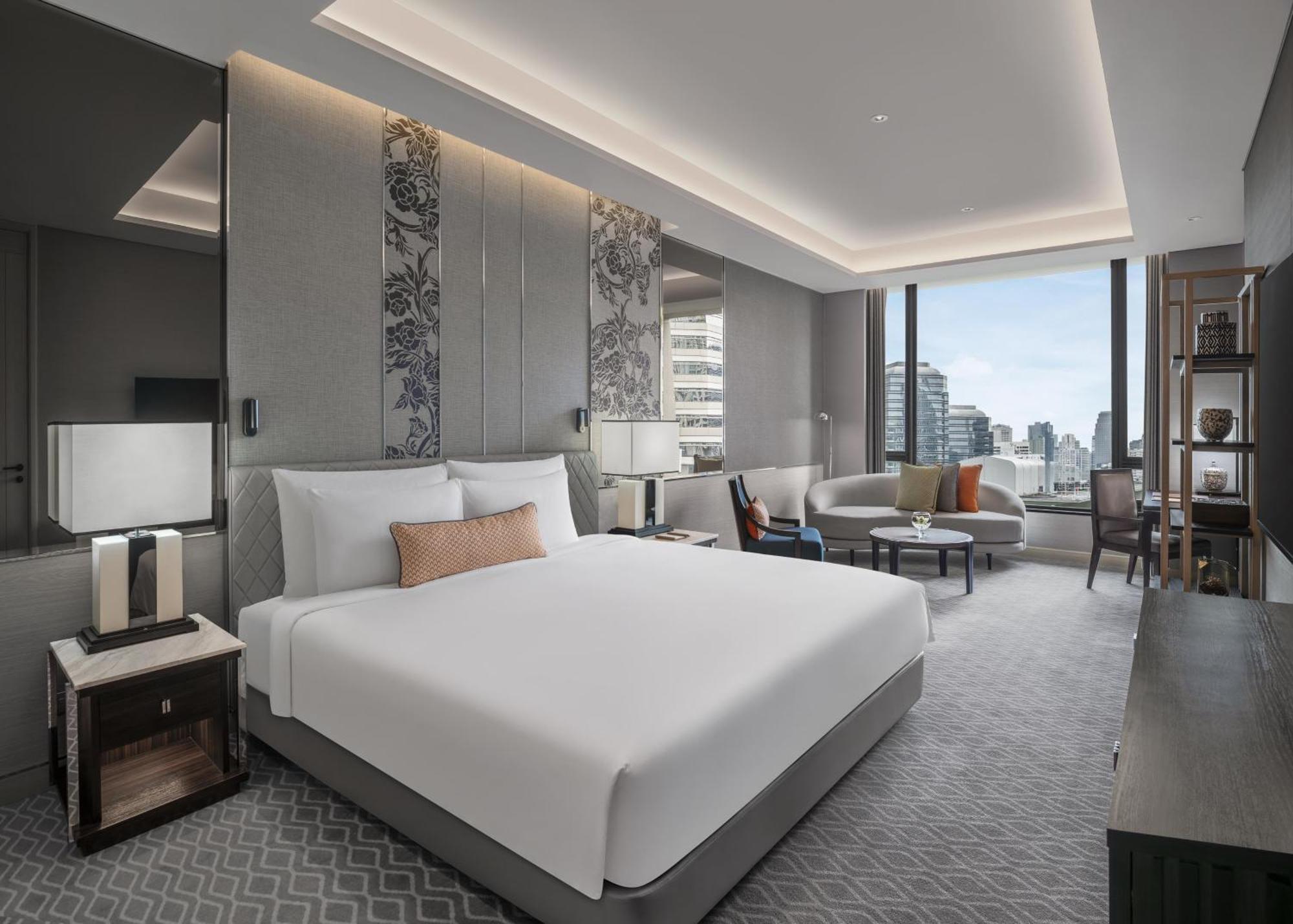 Executive Suite with Balcony, Lounge Access and Thermal Journey Access