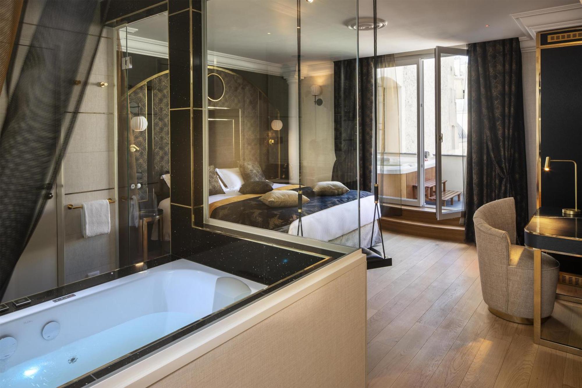 Luxury Room – Midnight bath Jacuzzi Terrace