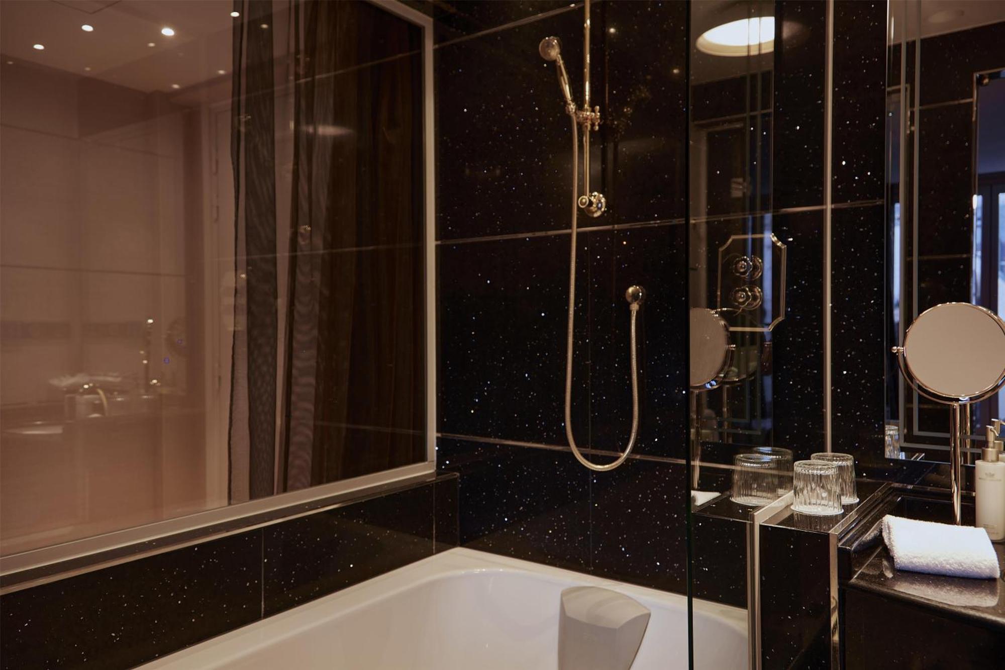 Luxury Room – Midnight bath Jacuzzi Terrace