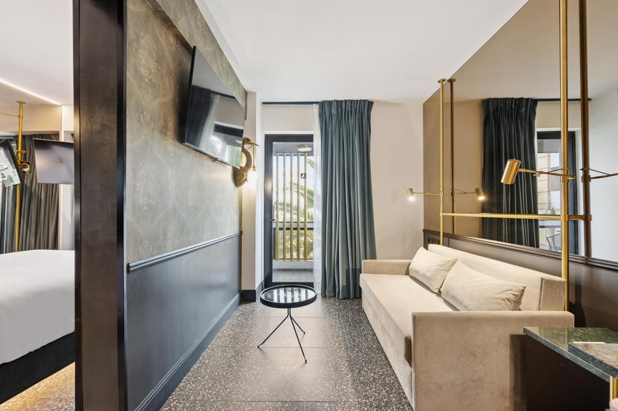 Junior Suite Balcony City View