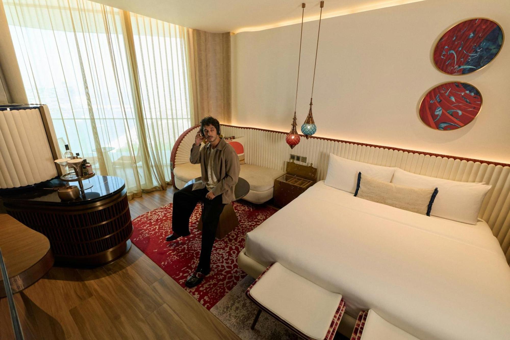 Deluxe King Room Sea View Balcony