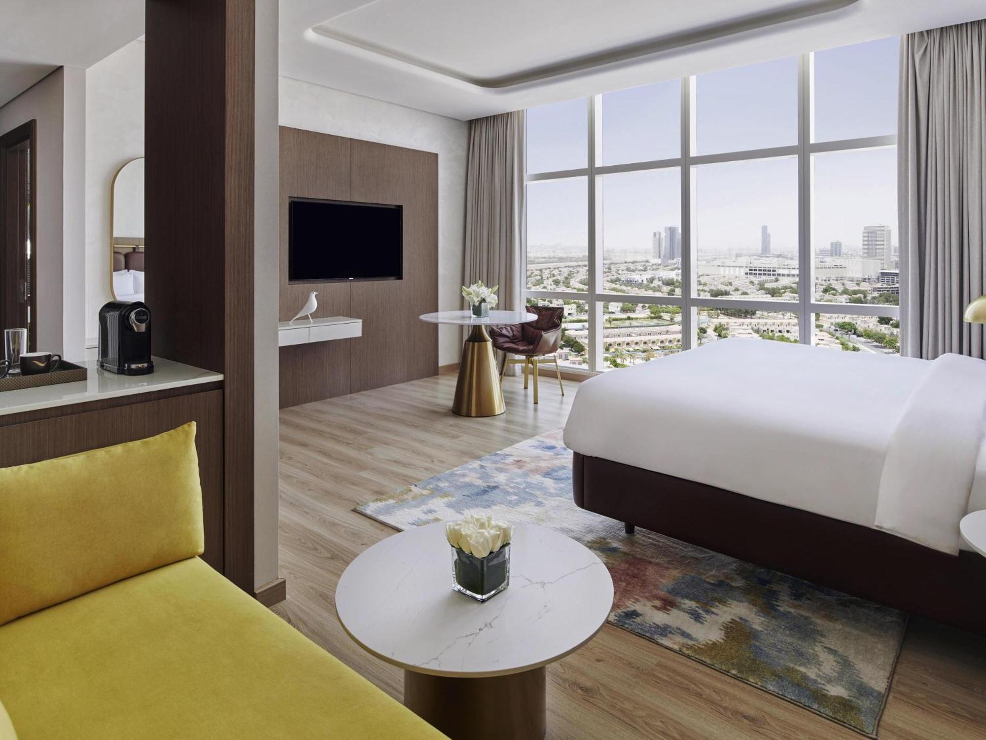 Deluxe-kamer met kingsize bed en panoramisch uitzicht over de stad (gratis shuttle naar het strand, winkelcentrum en metrostation)