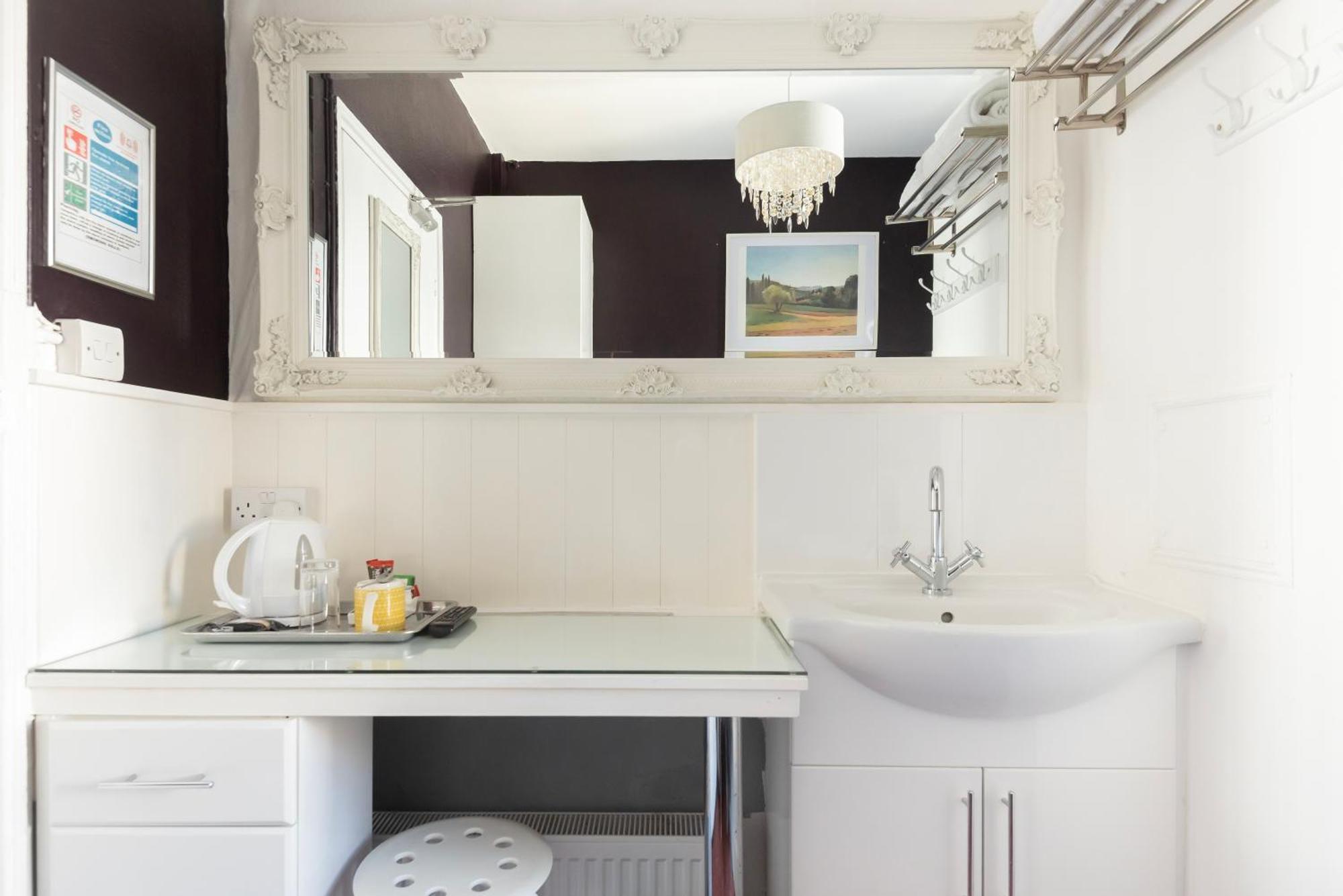 Single Room with Shared Toilet