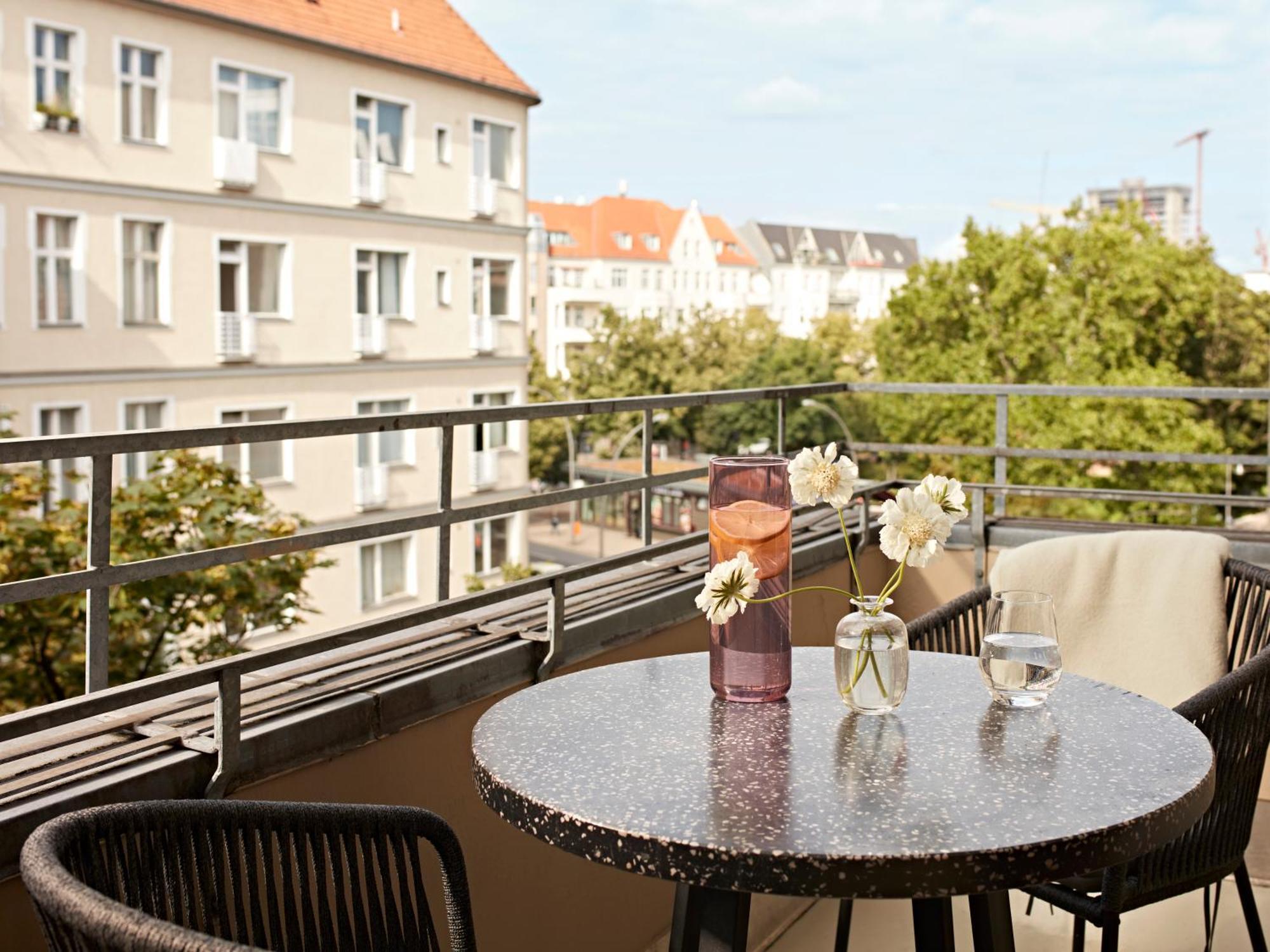 Large Studio with Kitchenette, Balcony and Sofa Bed