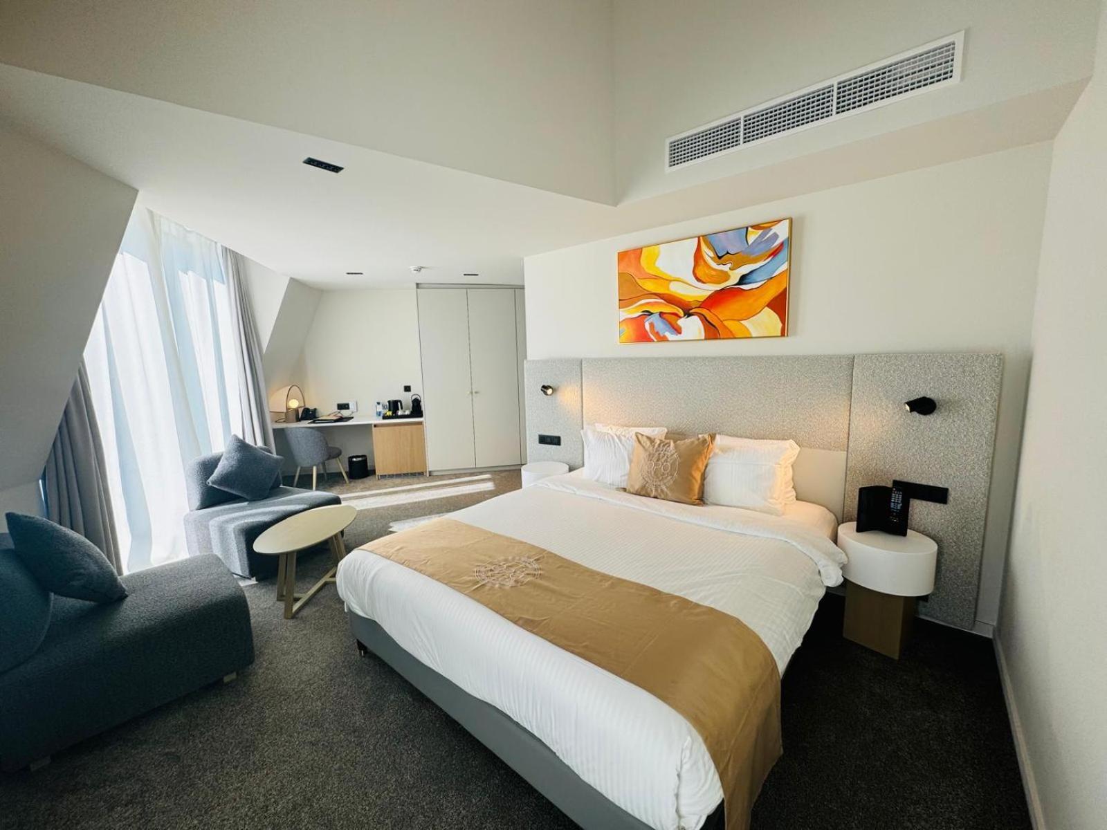 Superior King Room