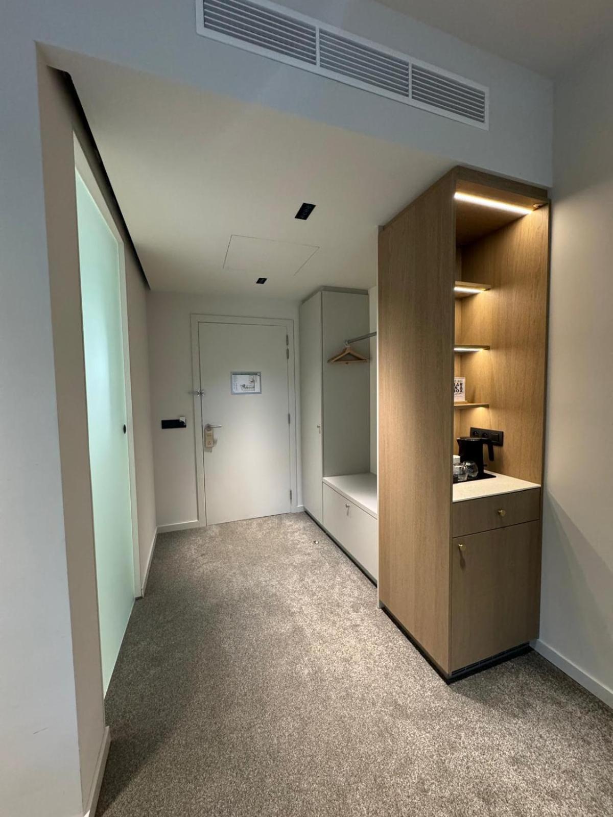 King Room Roll Shower Disability Access