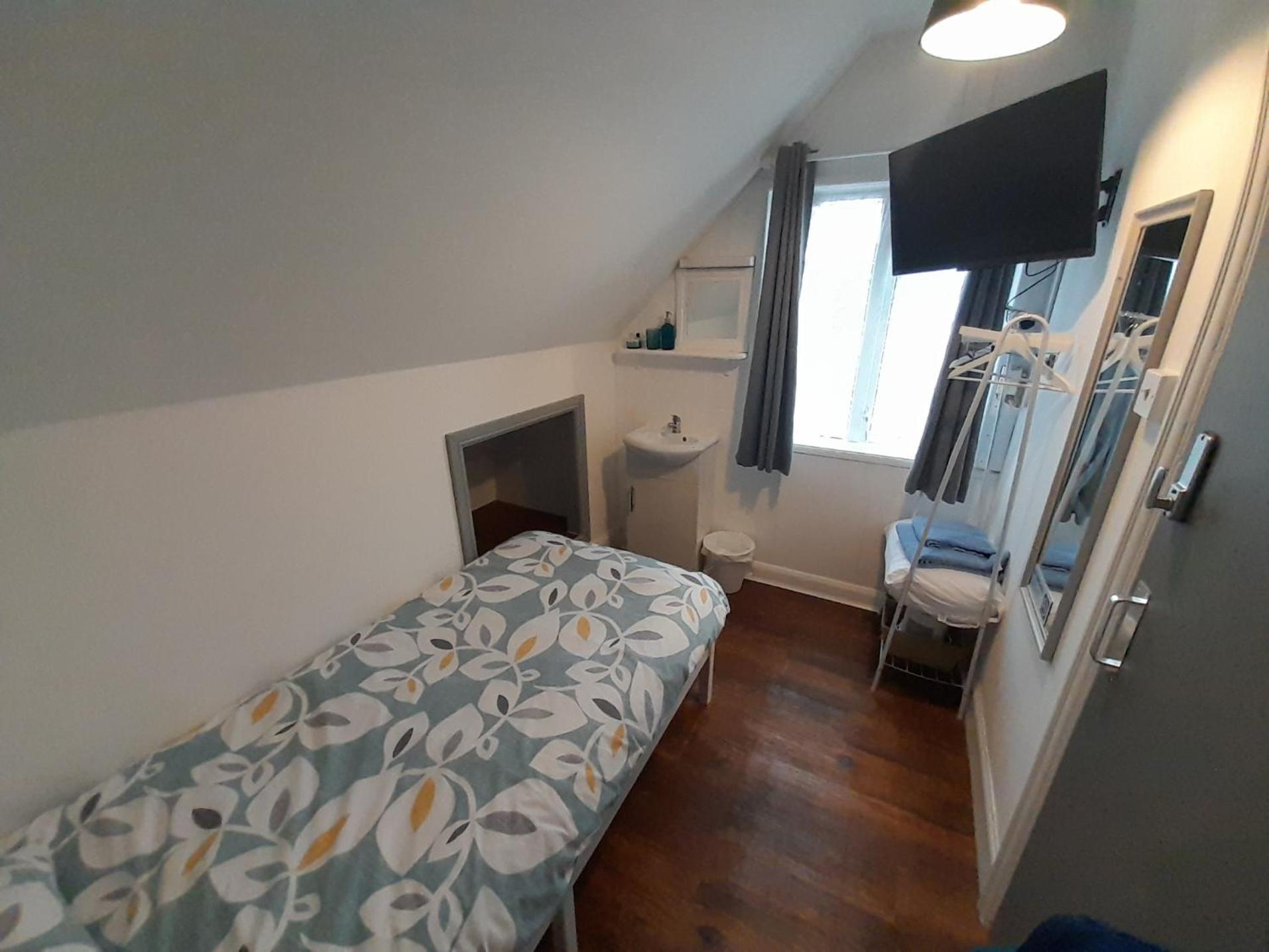 Single Room Private Bathroom