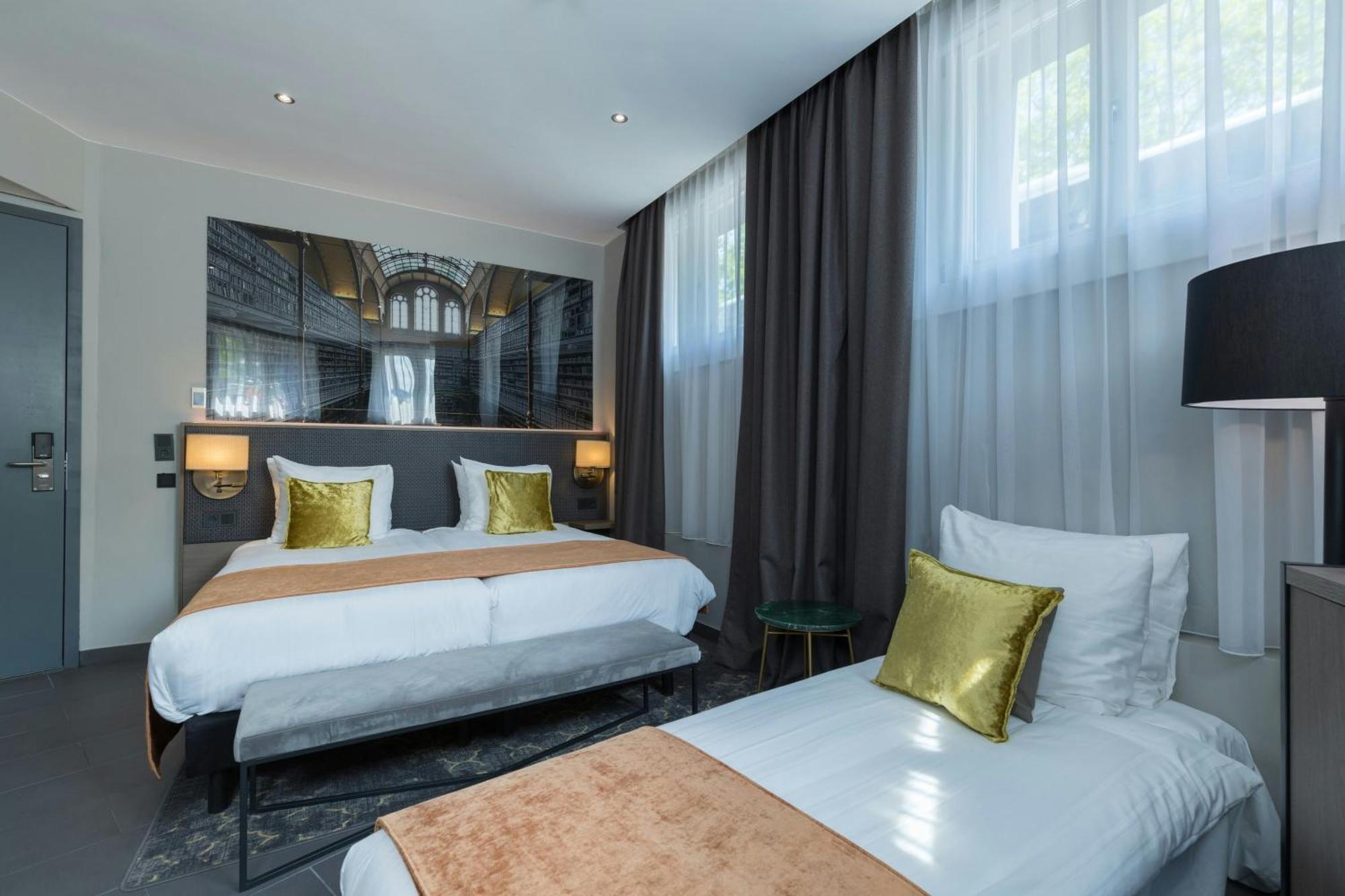 Comfort Room 1 Double Bed 1 Single Bed Limited View