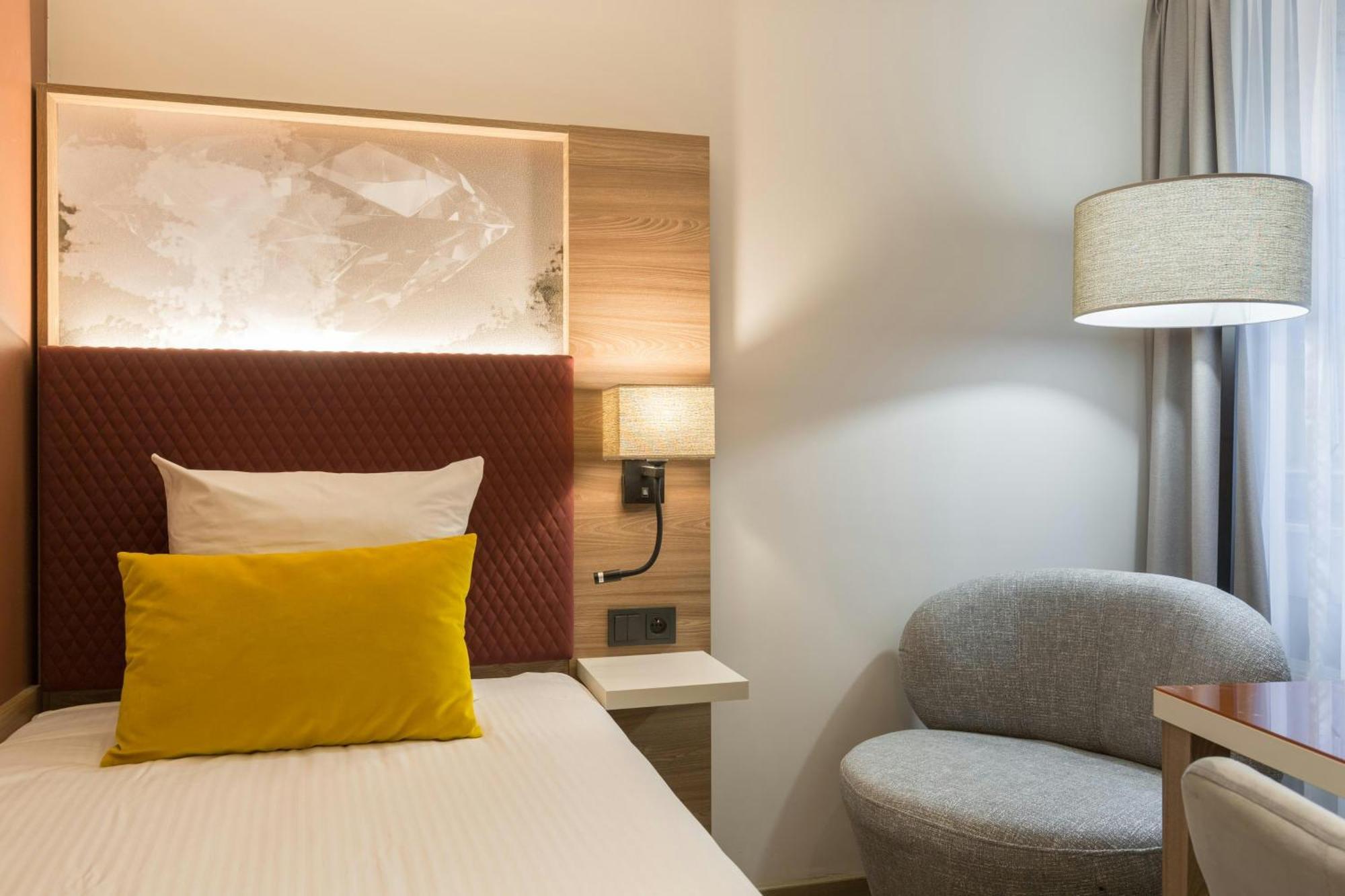 Comfort Room 1 Single Bed