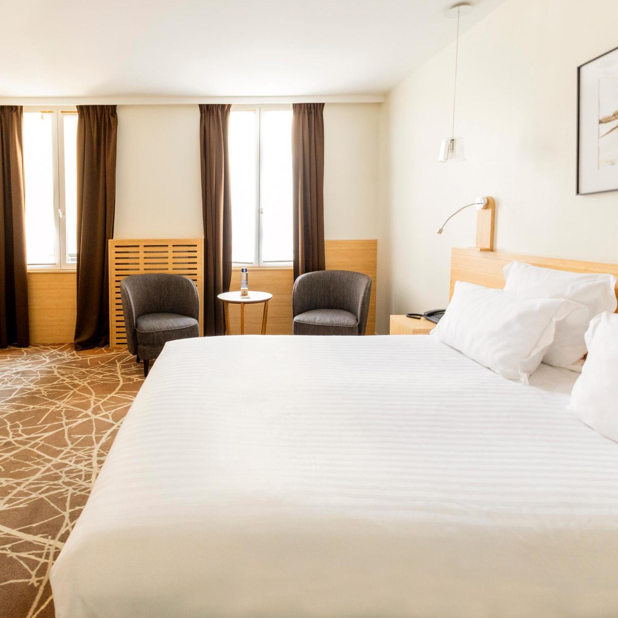 Deluxe Queen Room