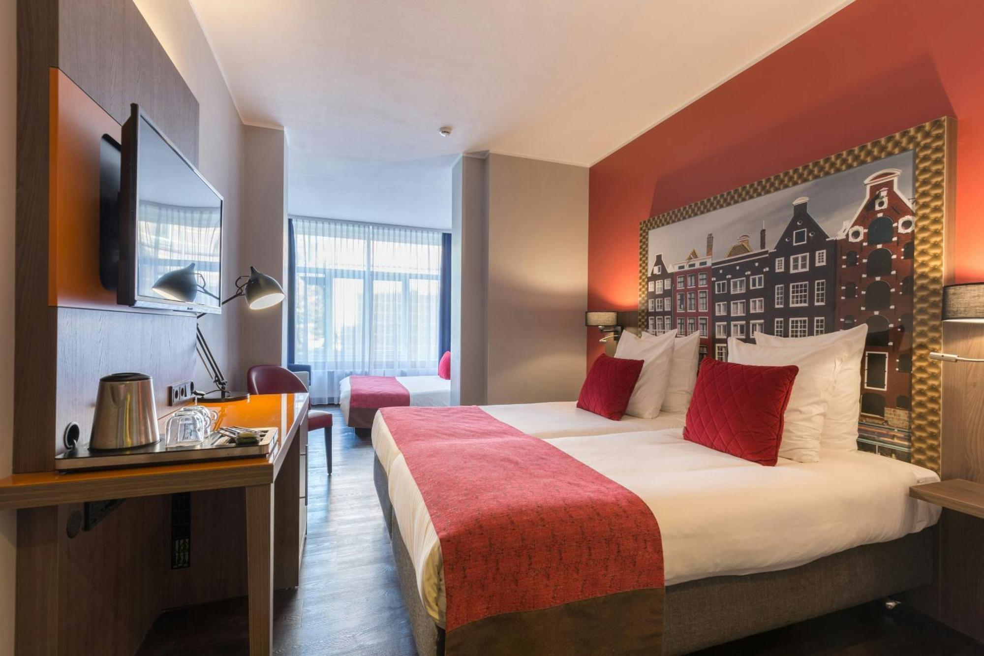 Superior Room 1 Twin Bed 2 Single Beds