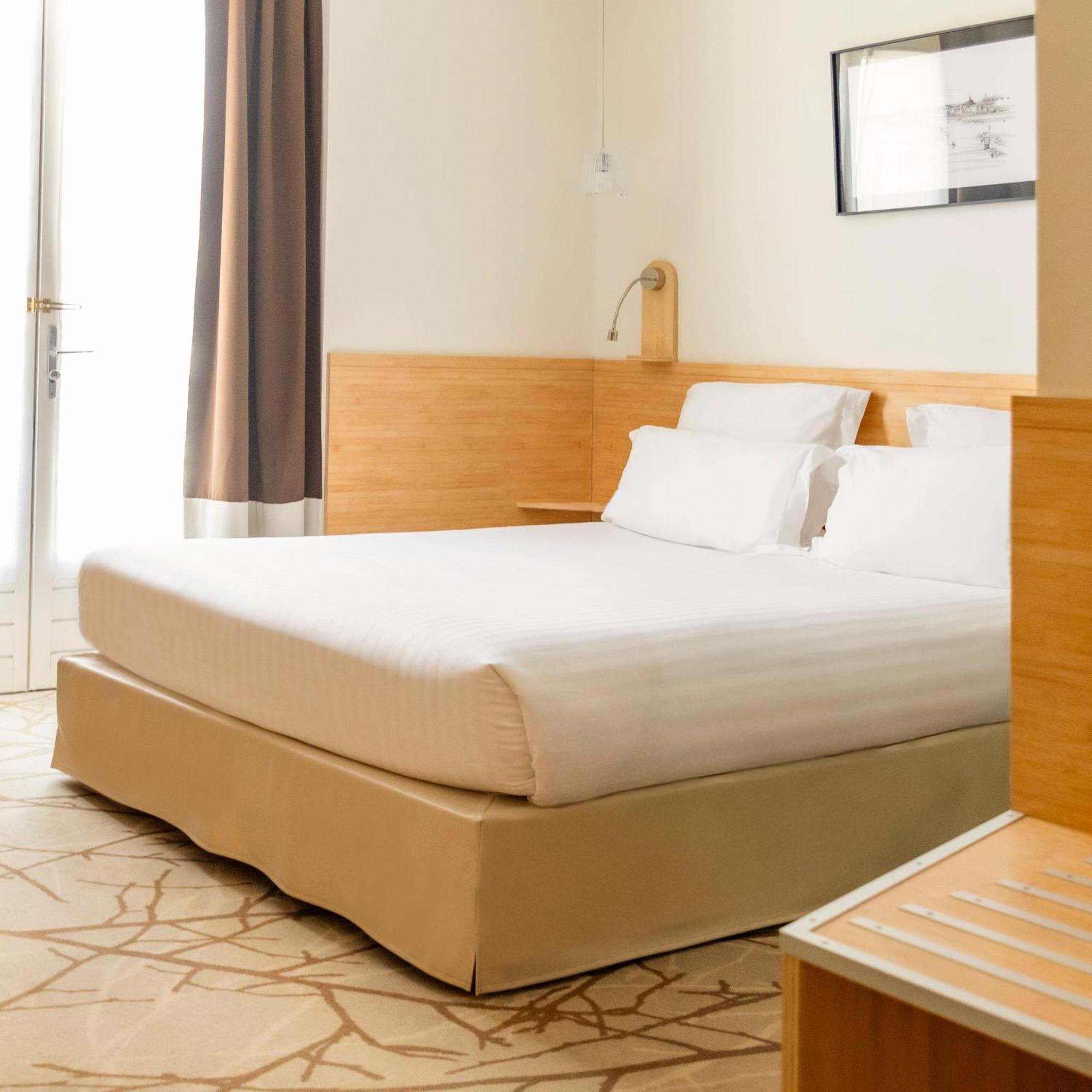 Deluxe Queen Room Balcony