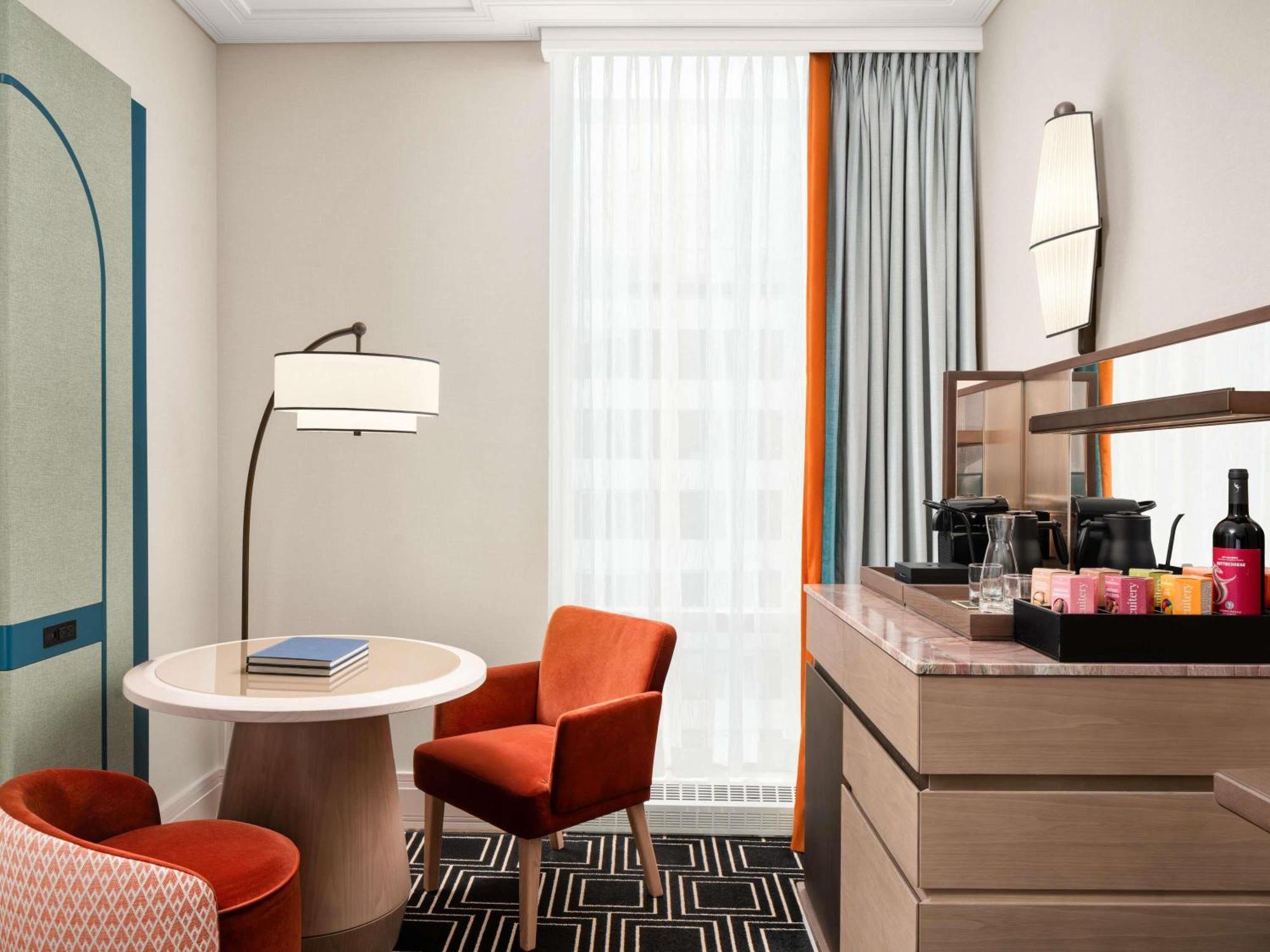 Luxury Corner King Room
